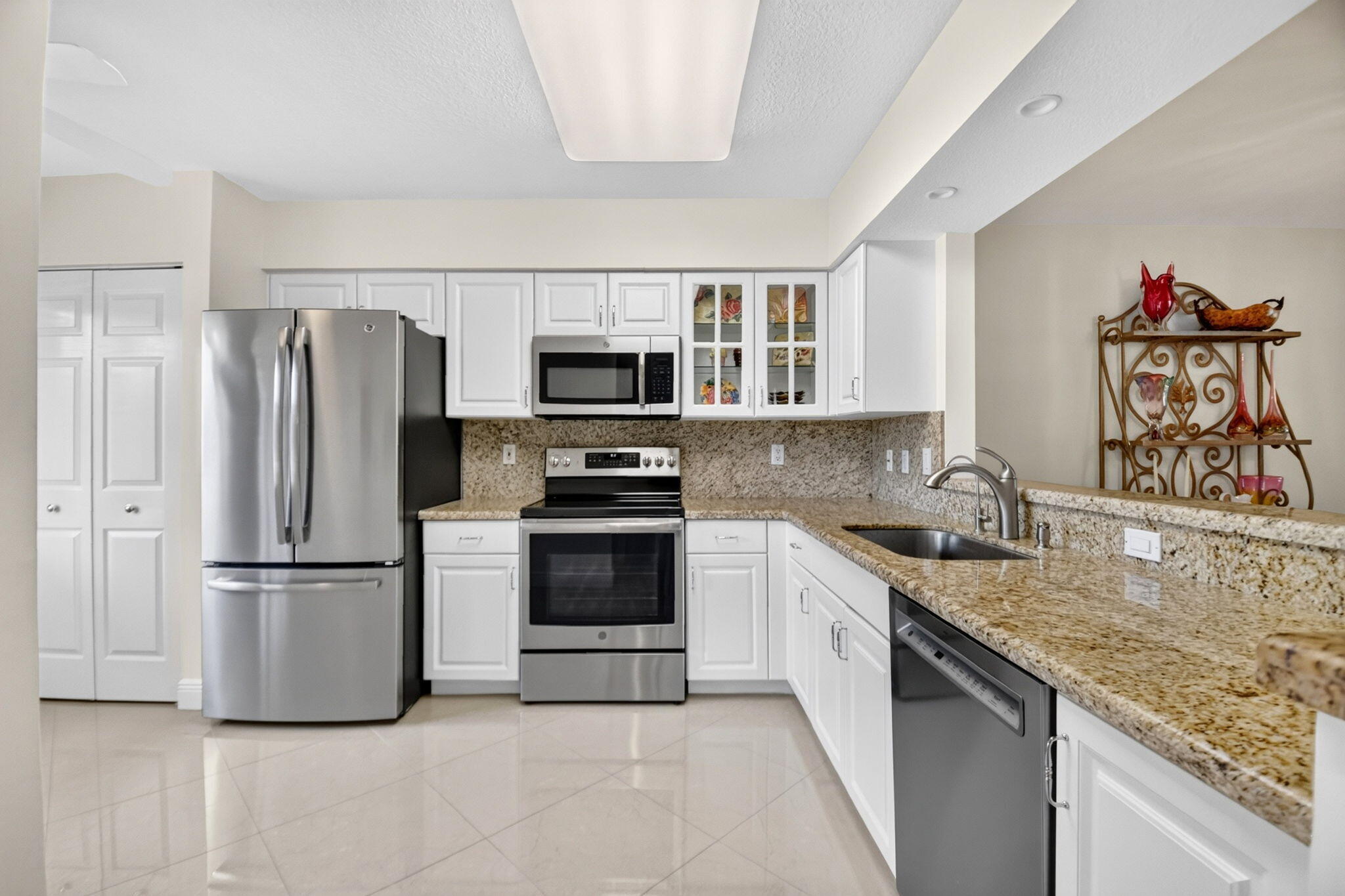 12511 Imperial Isle Drive 205 Property Photo 5