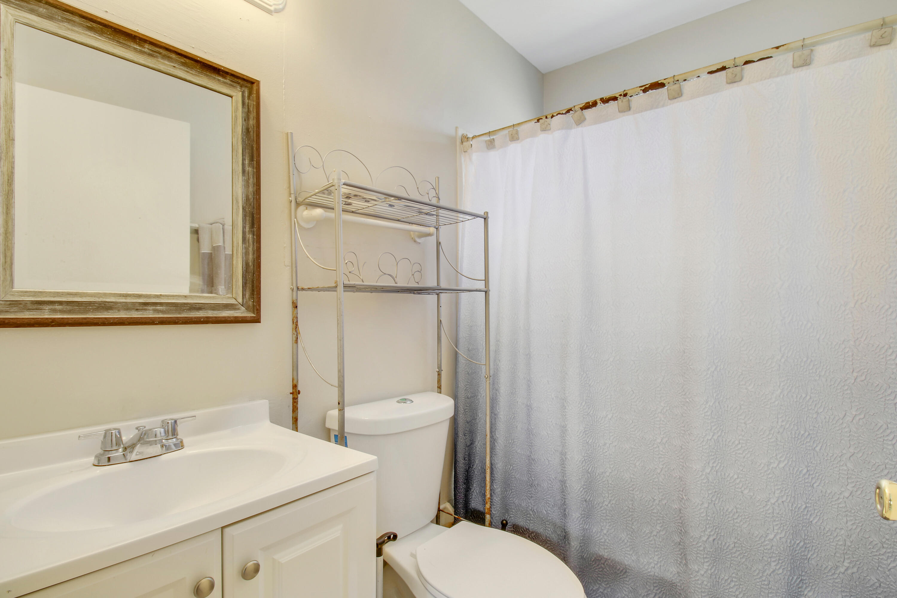 1325 W 32nd Street Property Photo 4