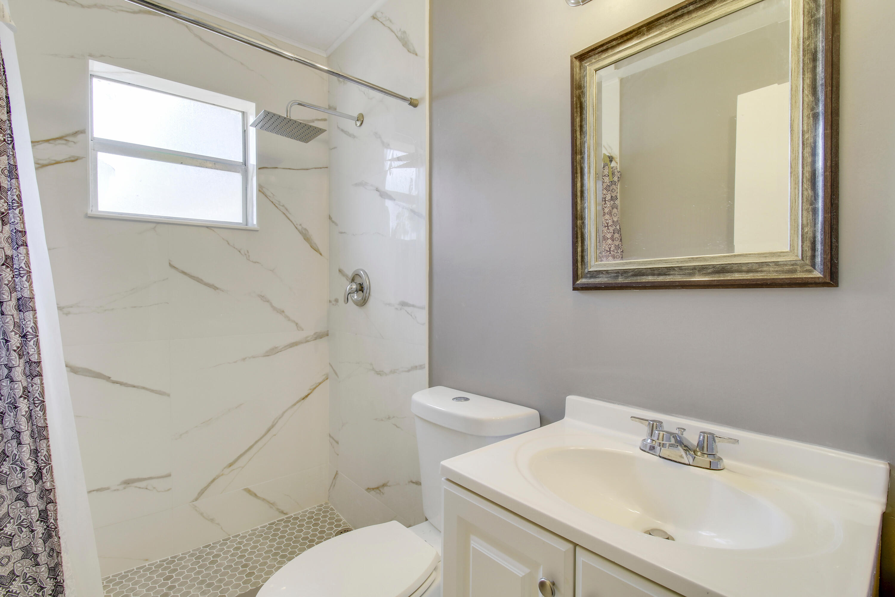 1325 W 32nd Street Property Photo 5