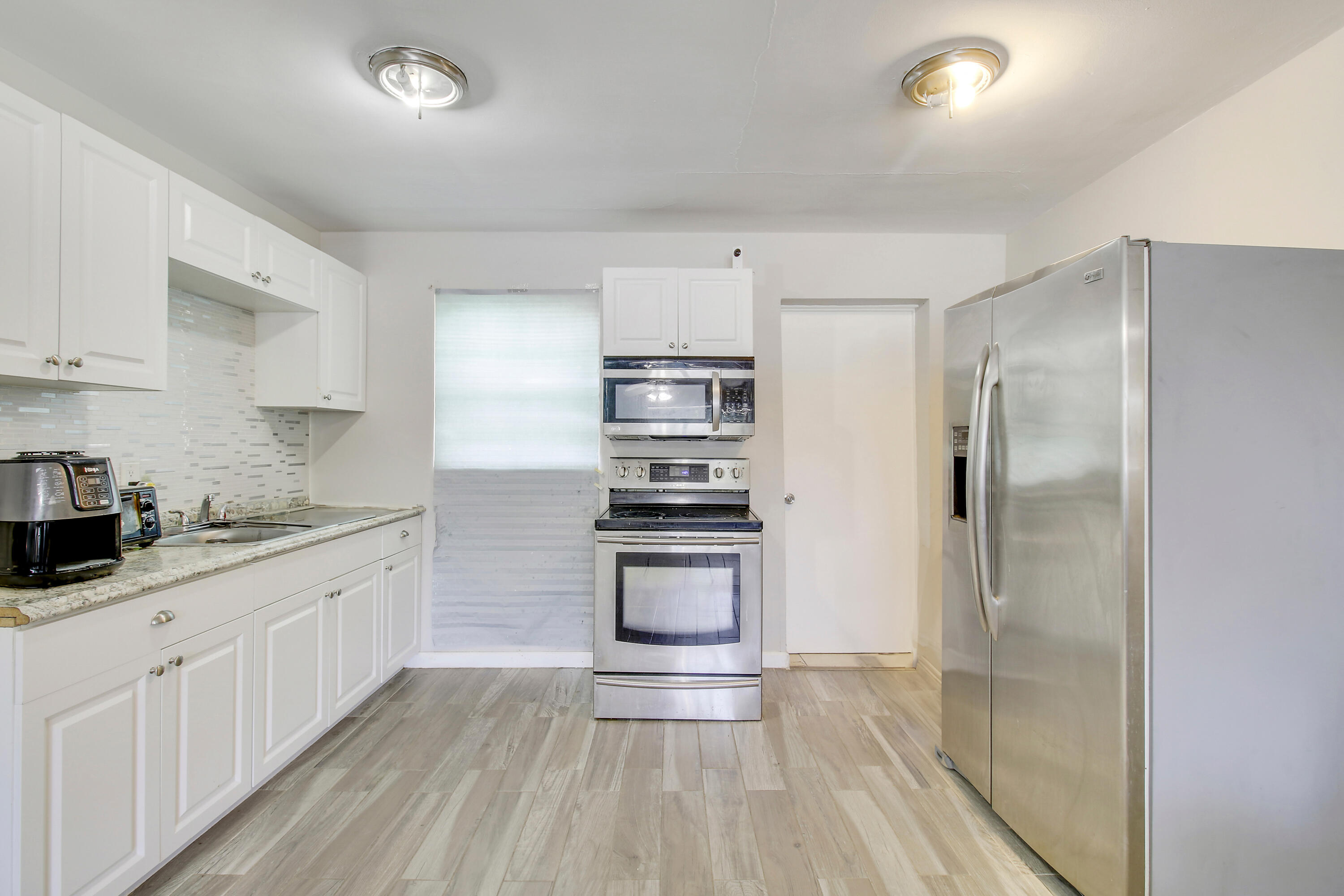 1325 W 32nd Street Property Photo 6