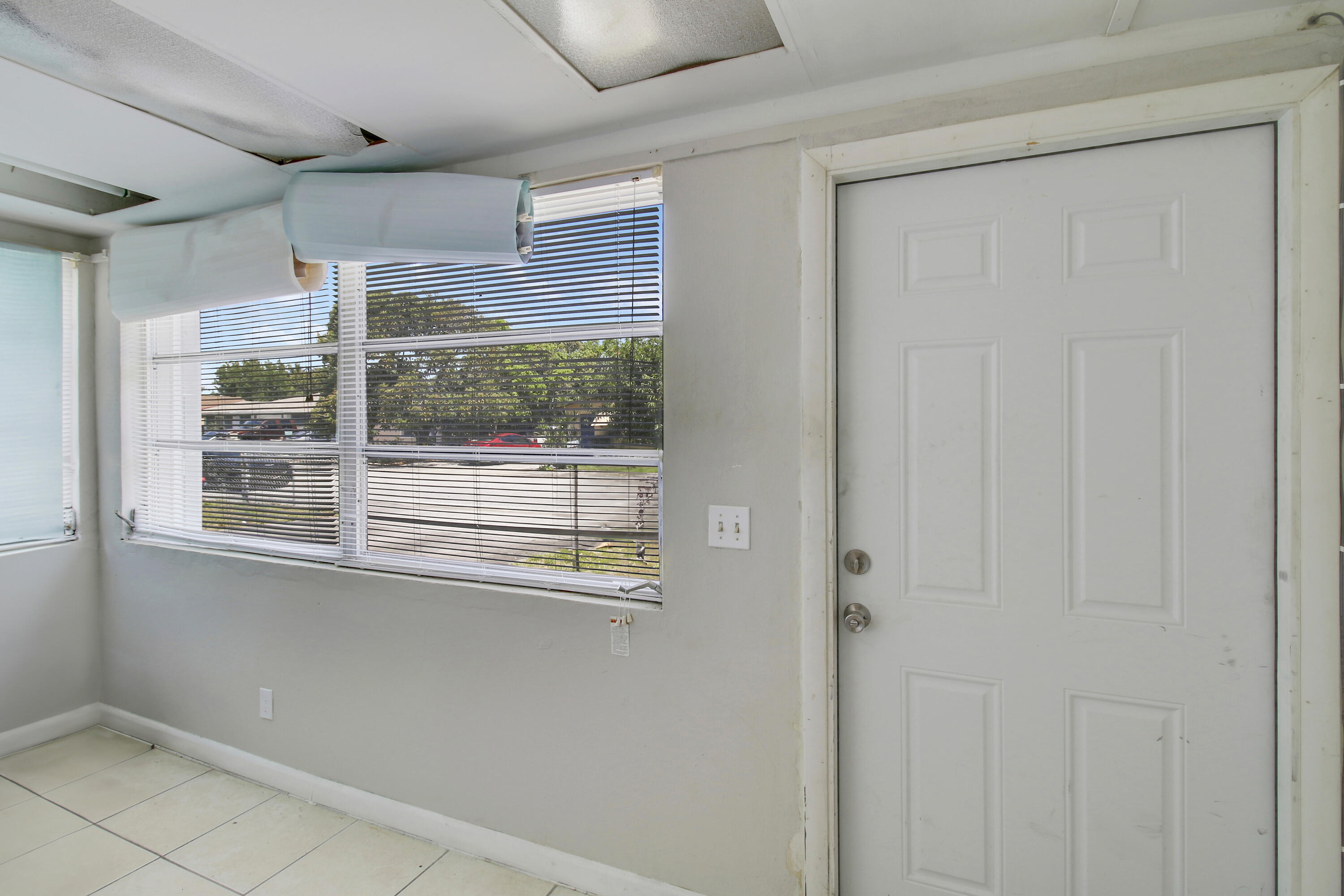 1325 W 32nd Street Property Photo 7