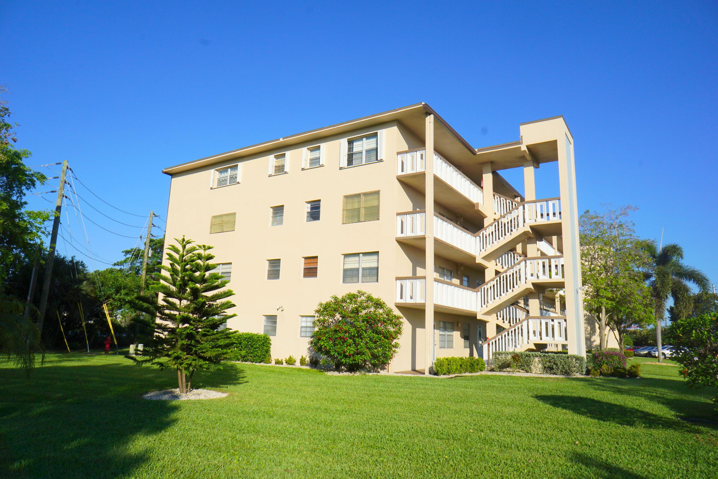 401 Southampton A Property Photo 2