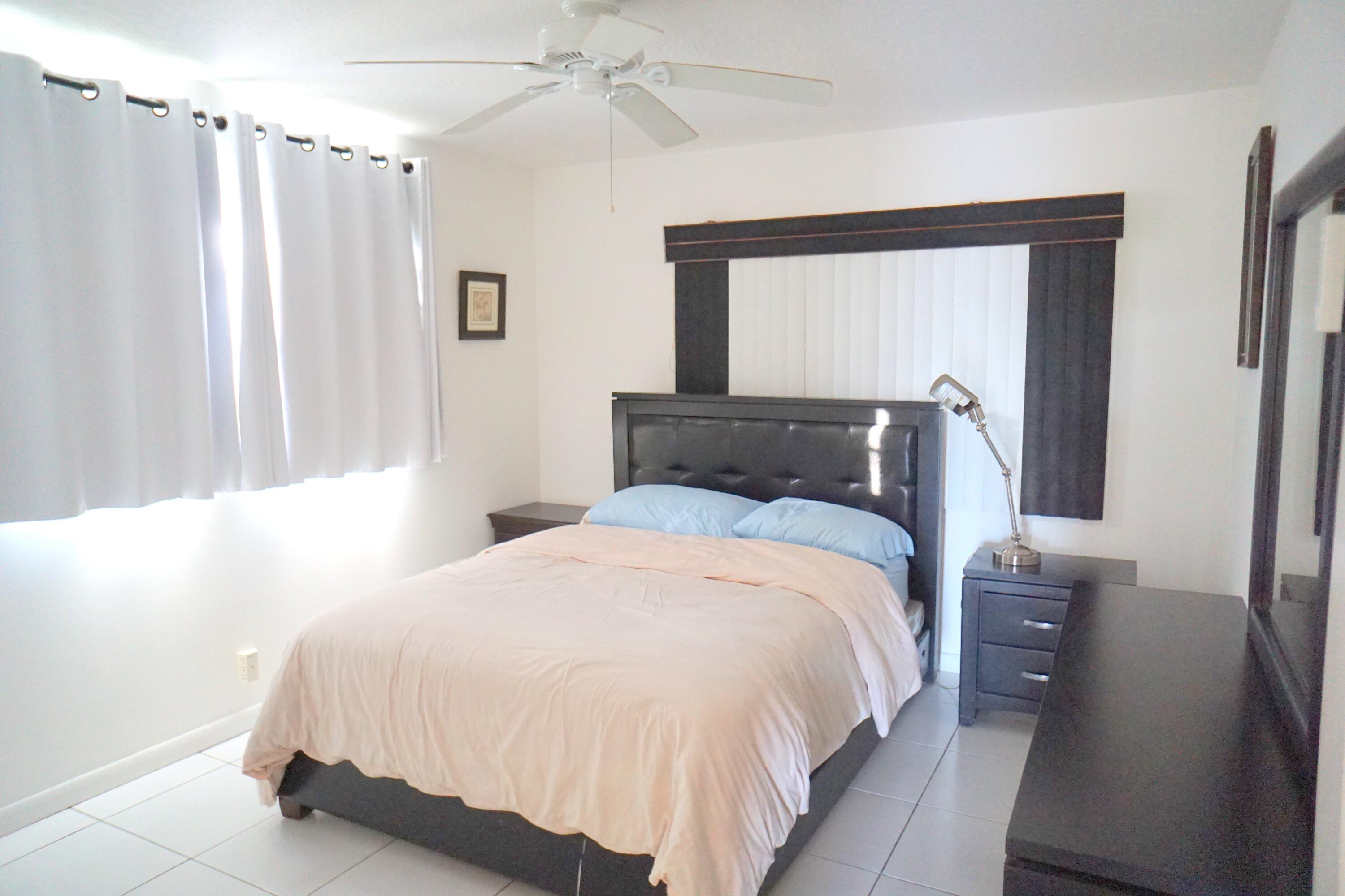 401 Southampton A Property Photo 13