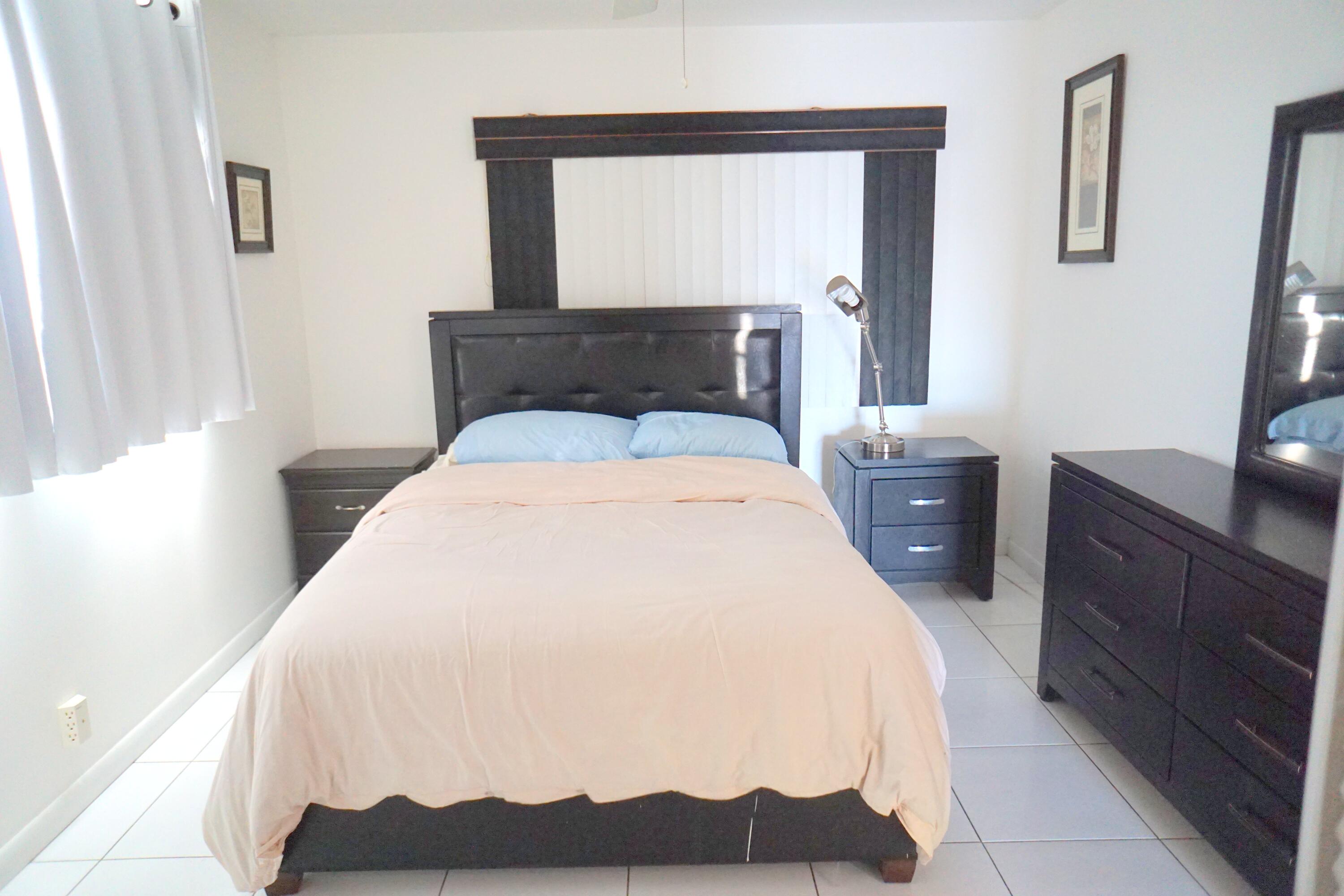 401 Southampton A Property Photo 14