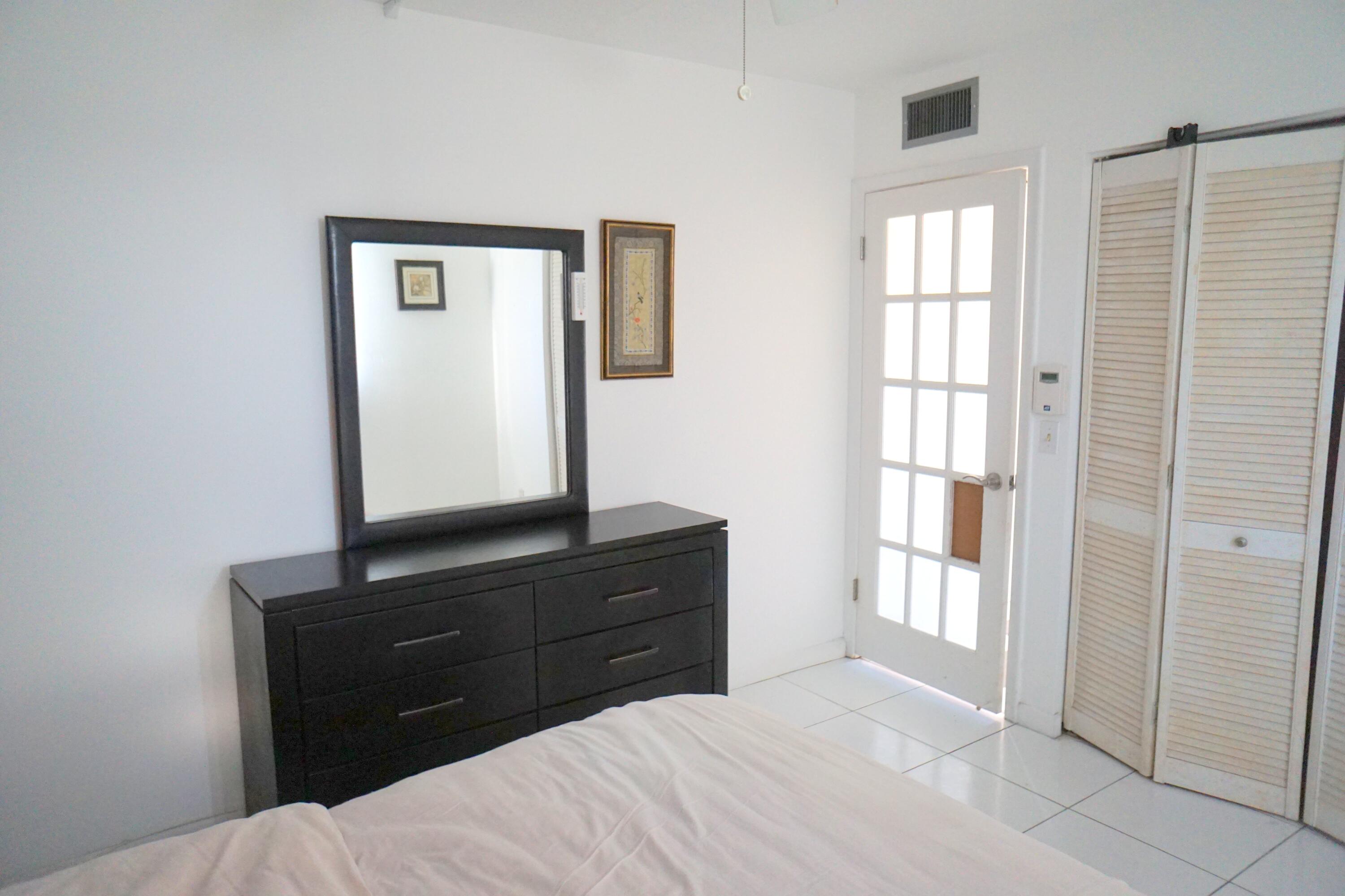 401 Southampton A Property Photo 16