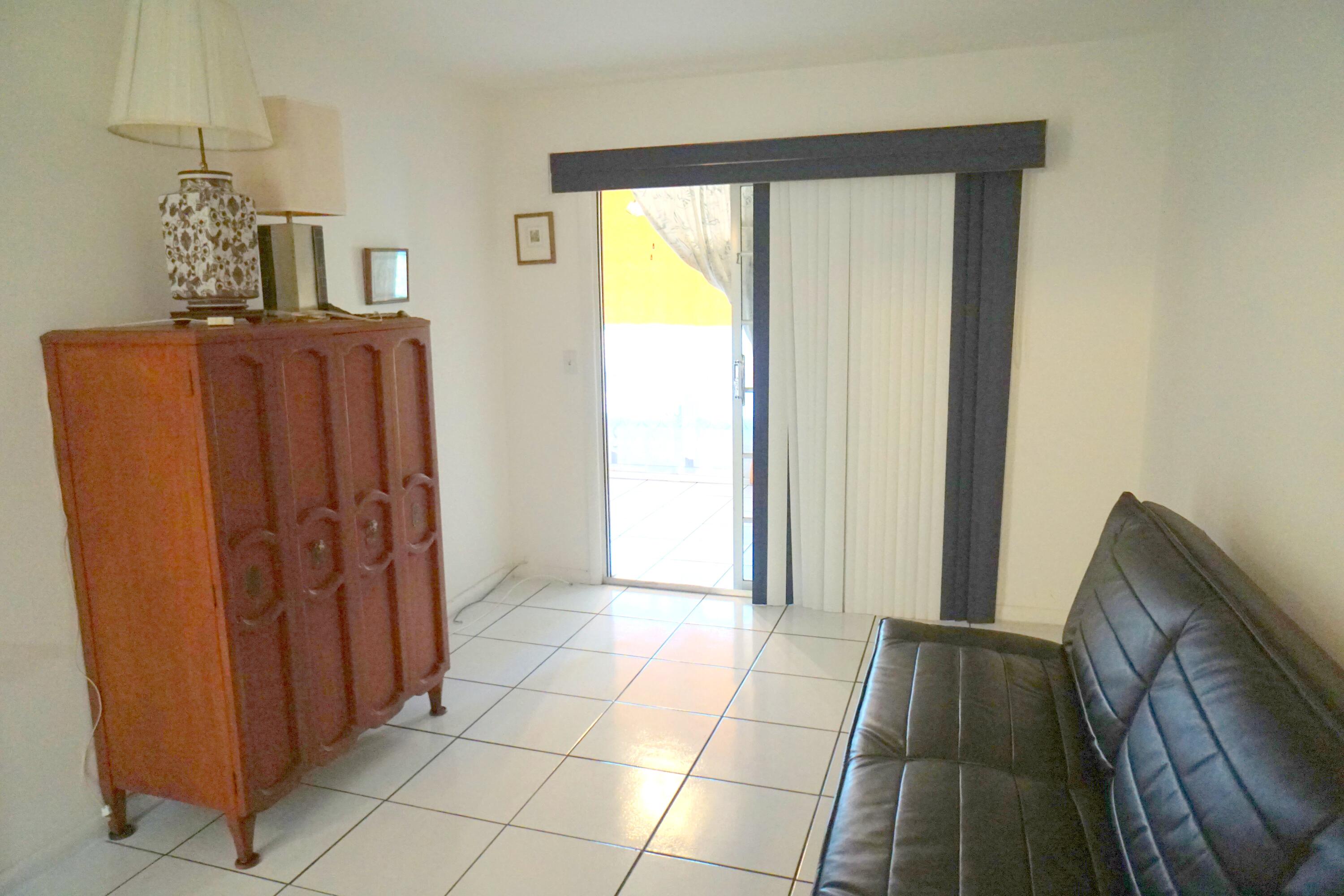 401 Southampton A Property Photo 17