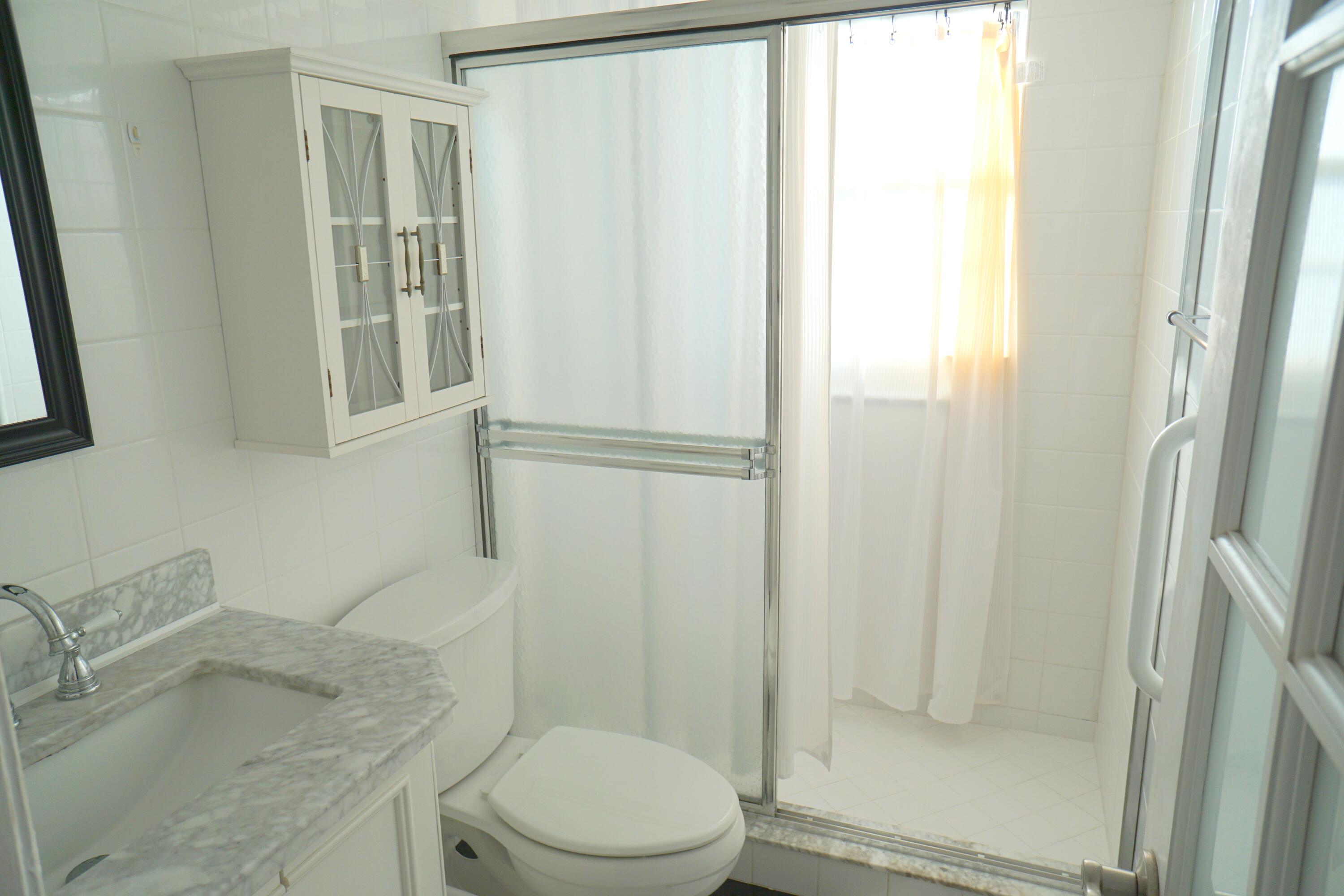 401 Southampton A Property Photo 22