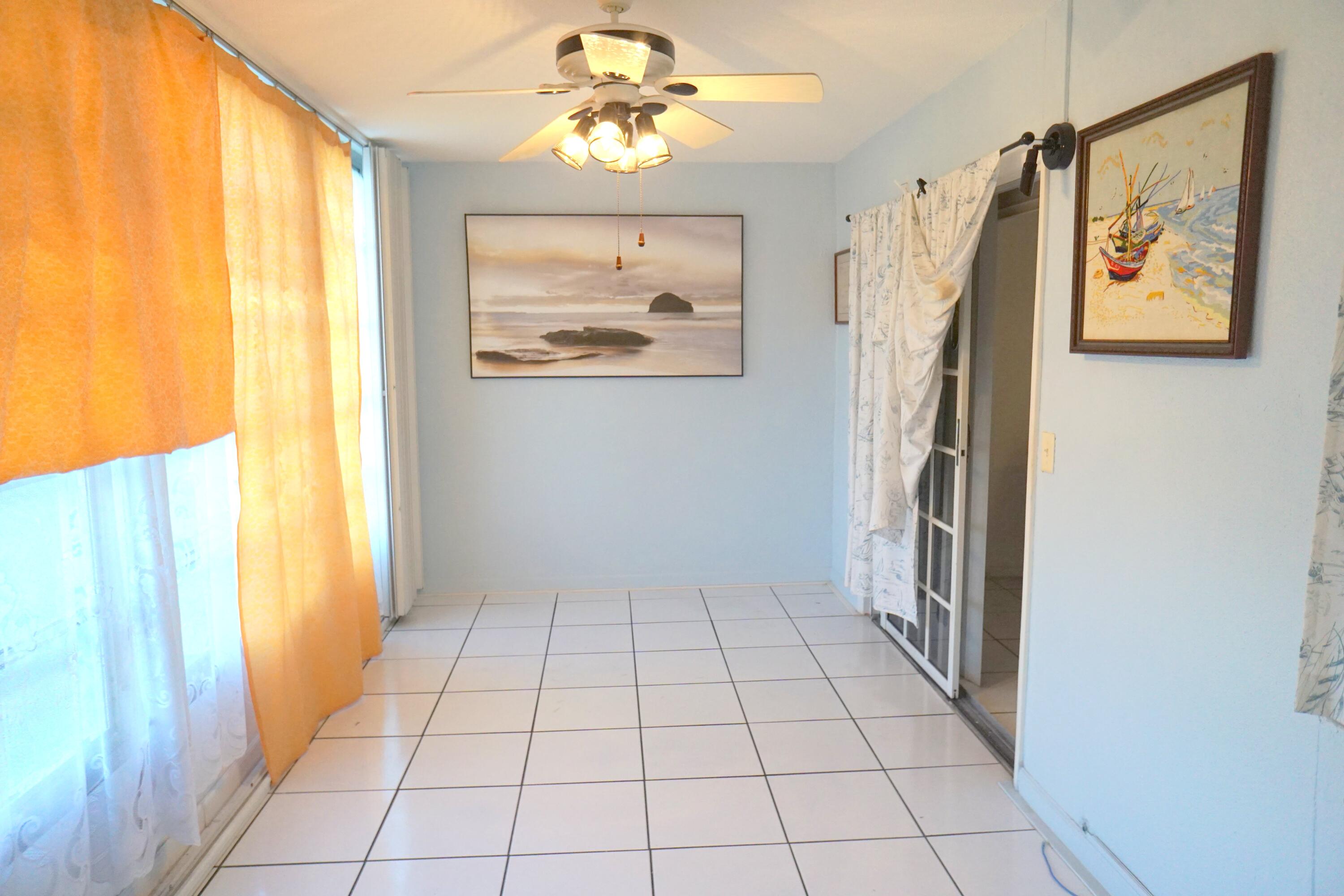 401 Southampton A Property Photo 23