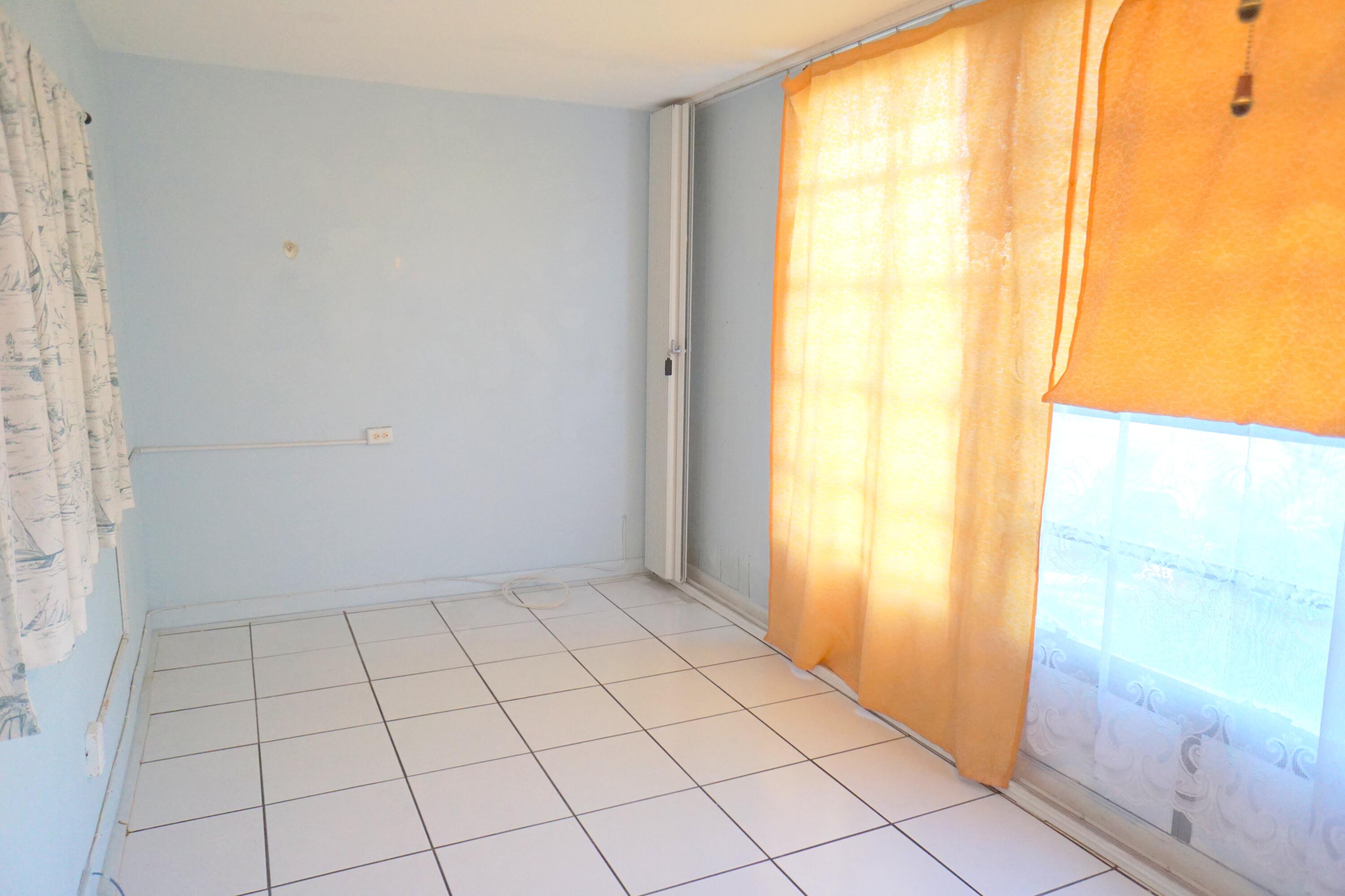 401 Southampton A Property Photo 24