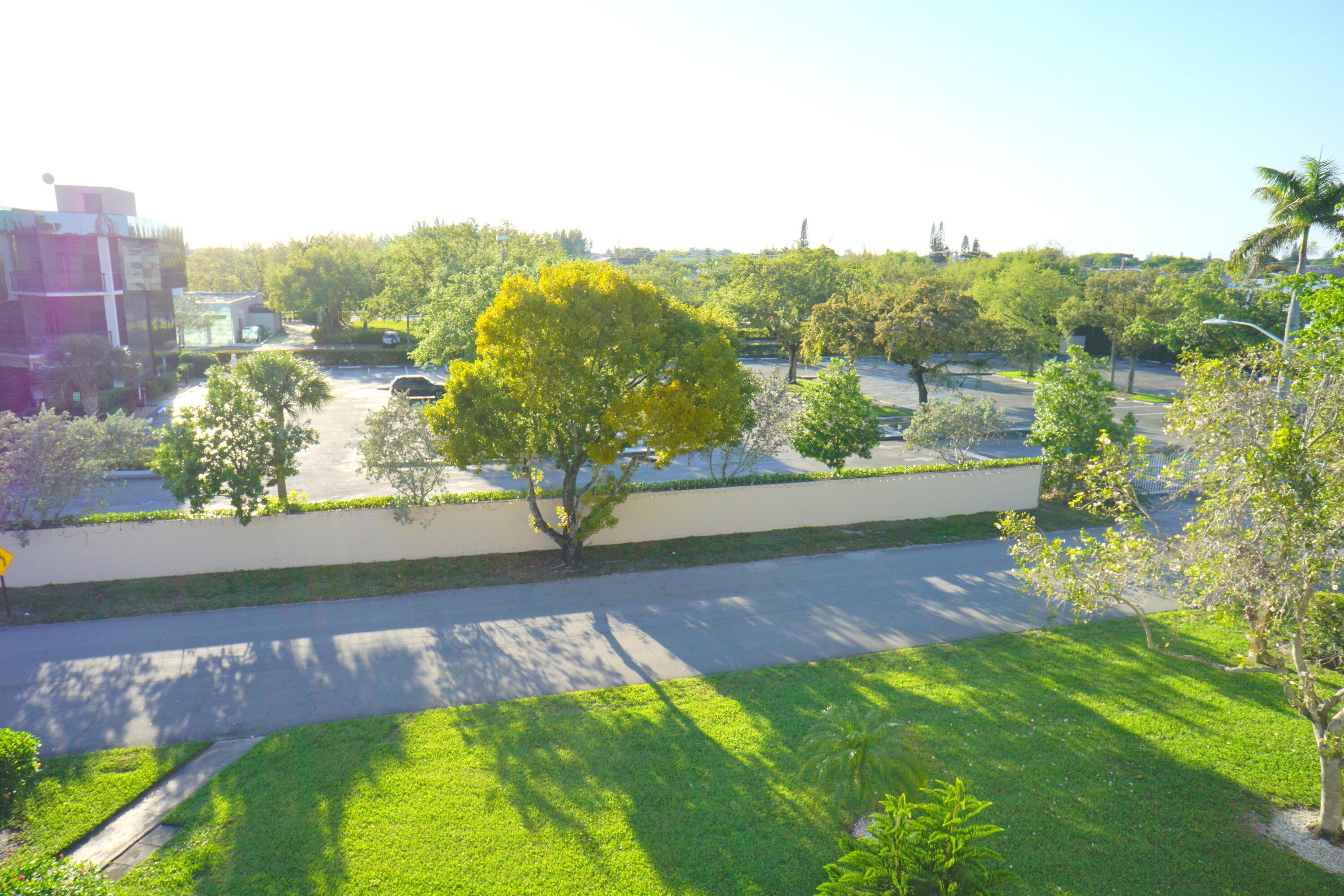 401 Southampton A Property Photo 29
