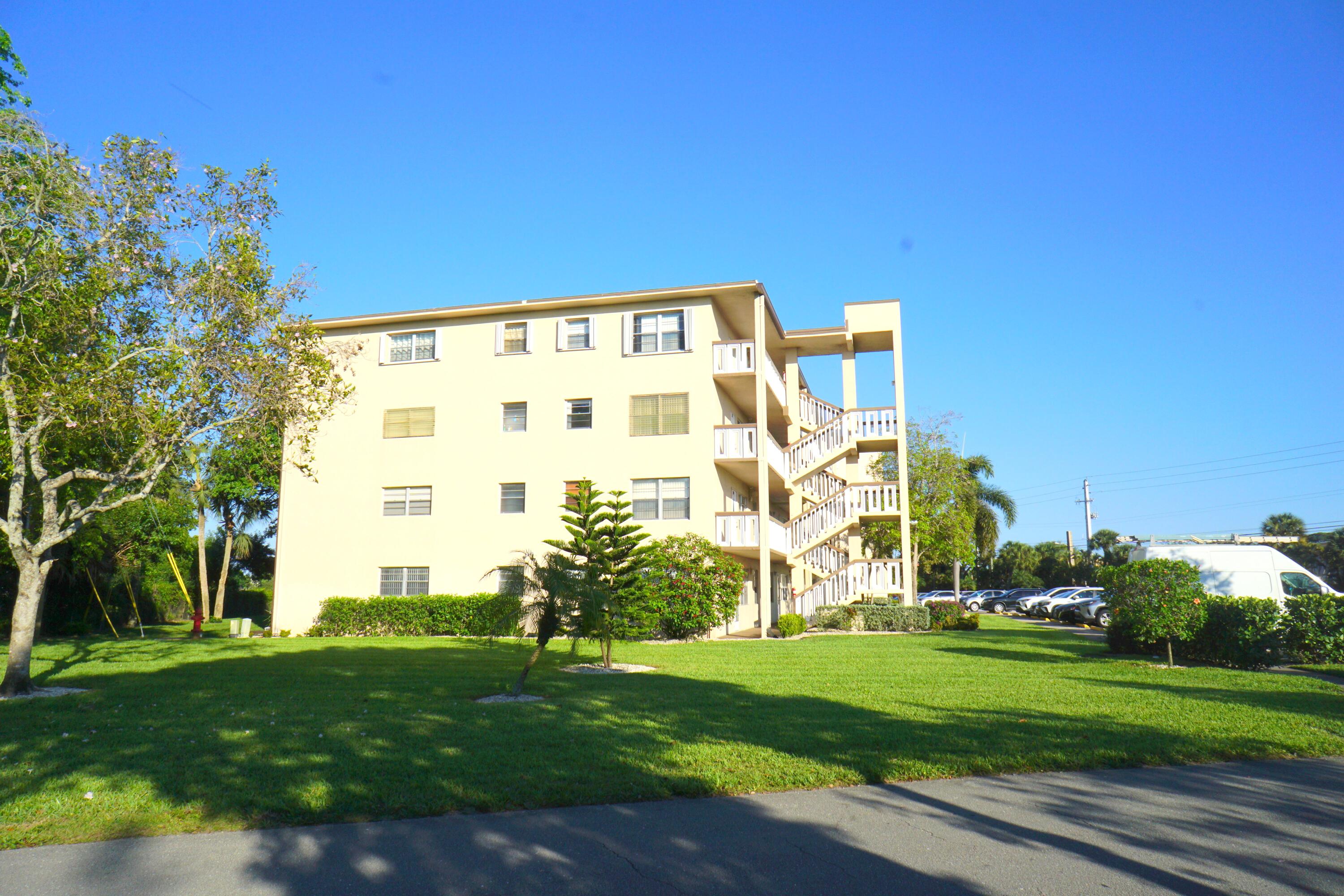 401 Southampton A Property Photo 33