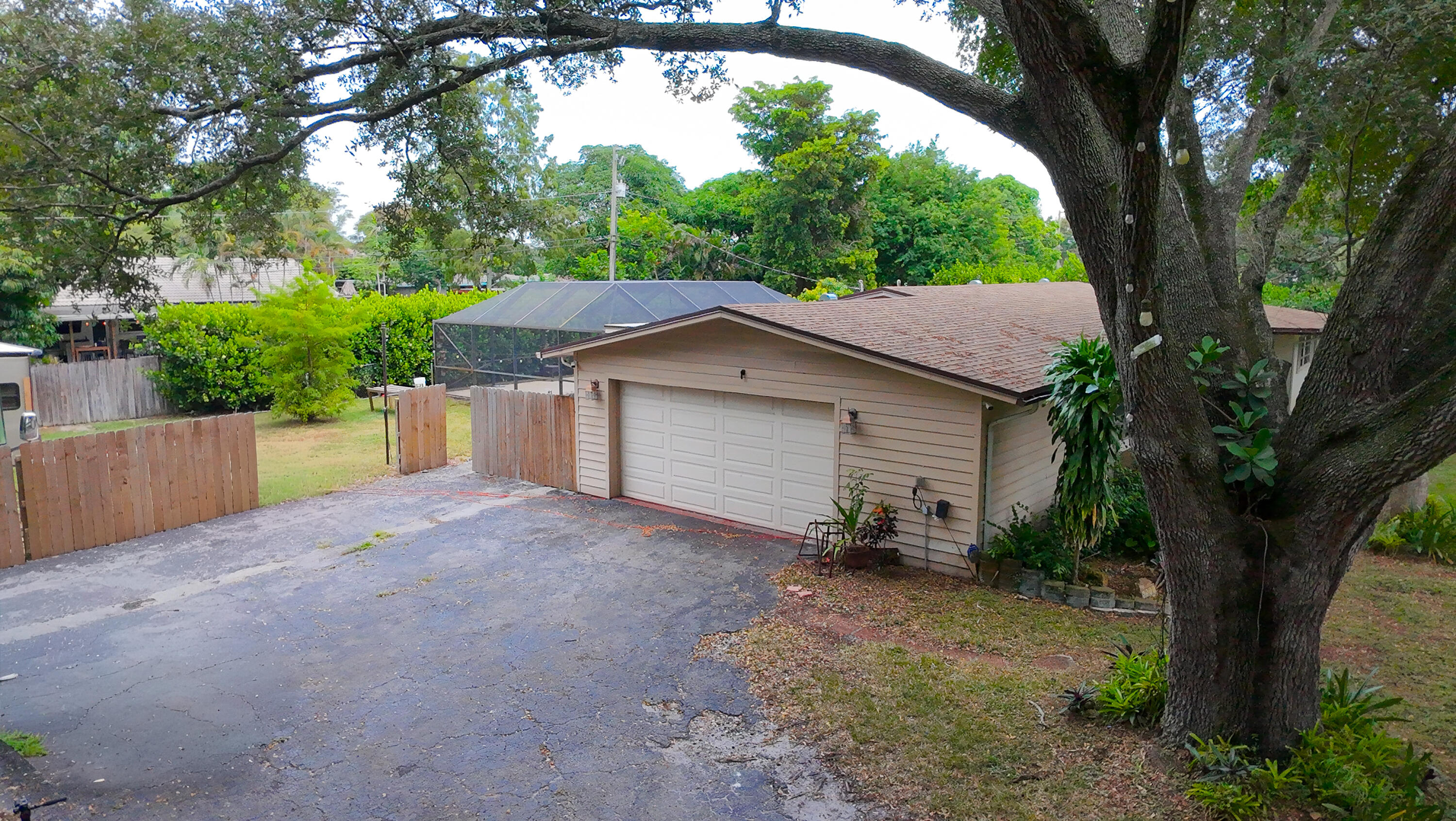 4511 E Country Club Circle Property Photo 4