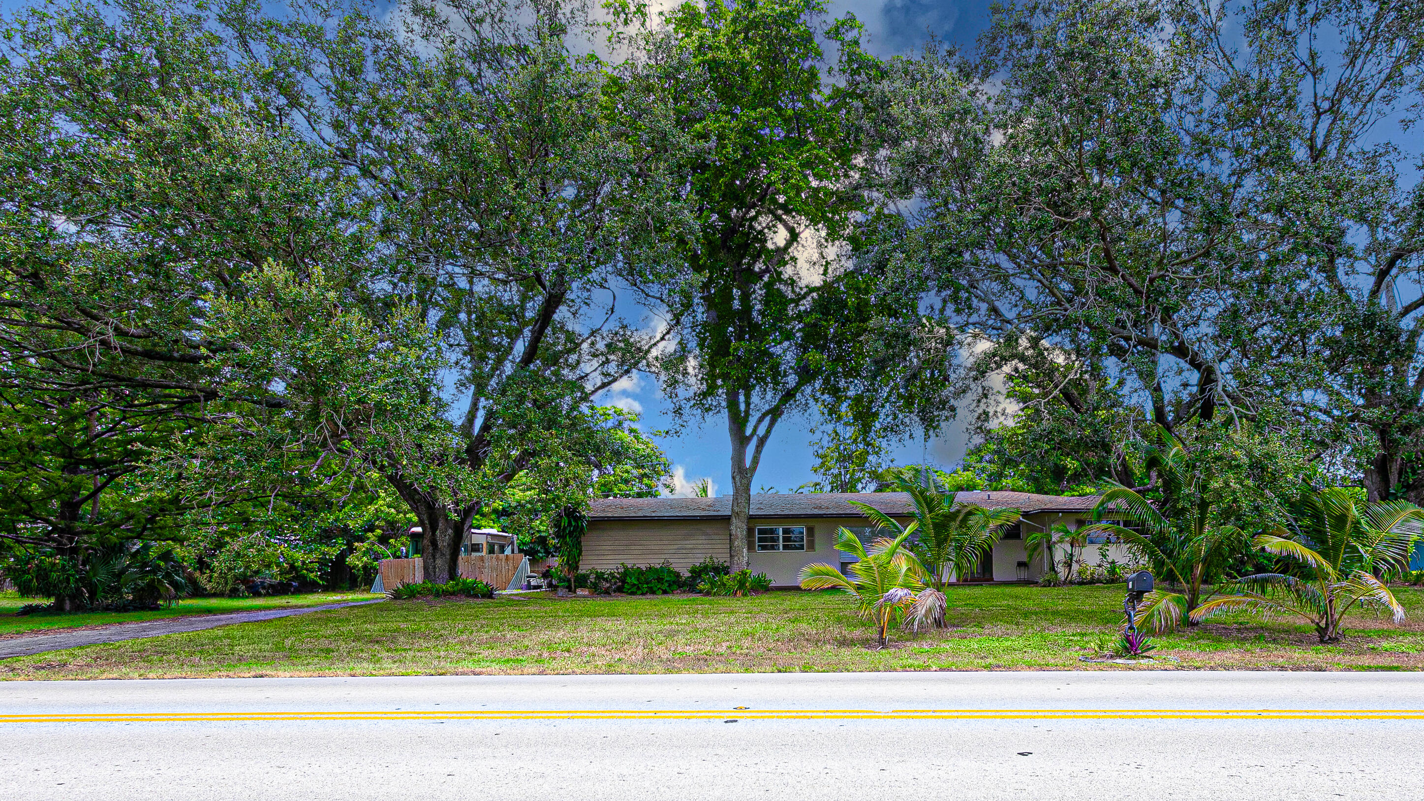 4511 E Country Club Circle Property Photo 7