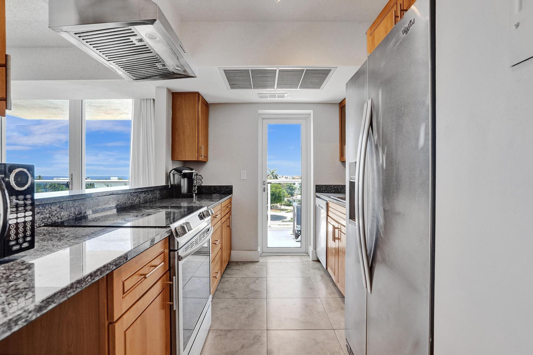 2715 N Ocean Boulevard 6c Property Photo 7