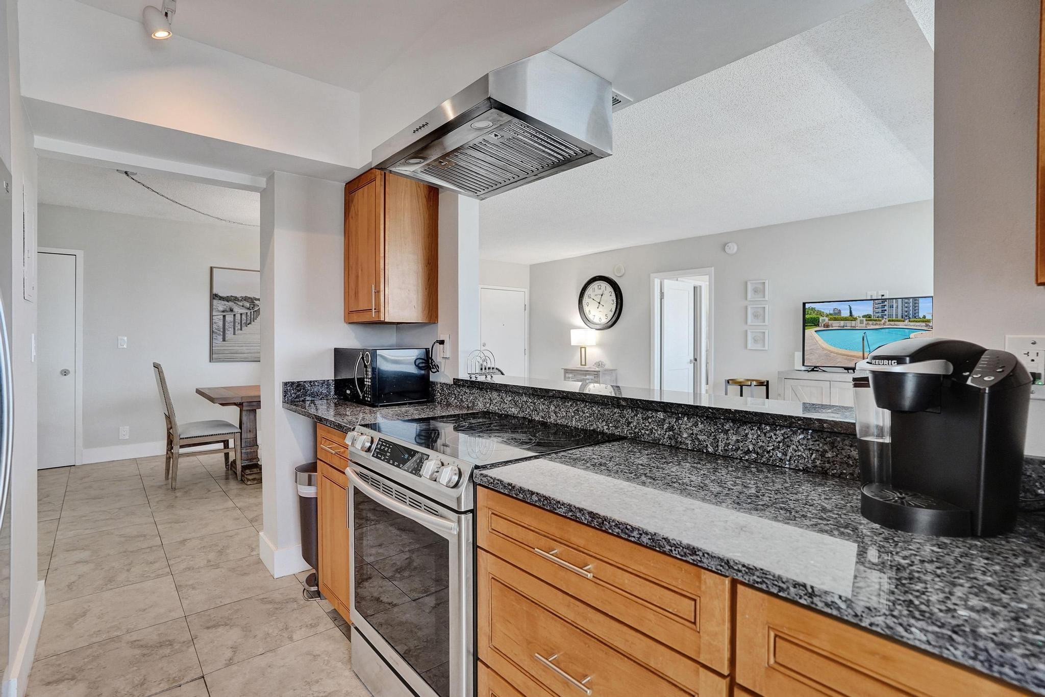2715 N Ocean Boulevard 6c Property Photo 8