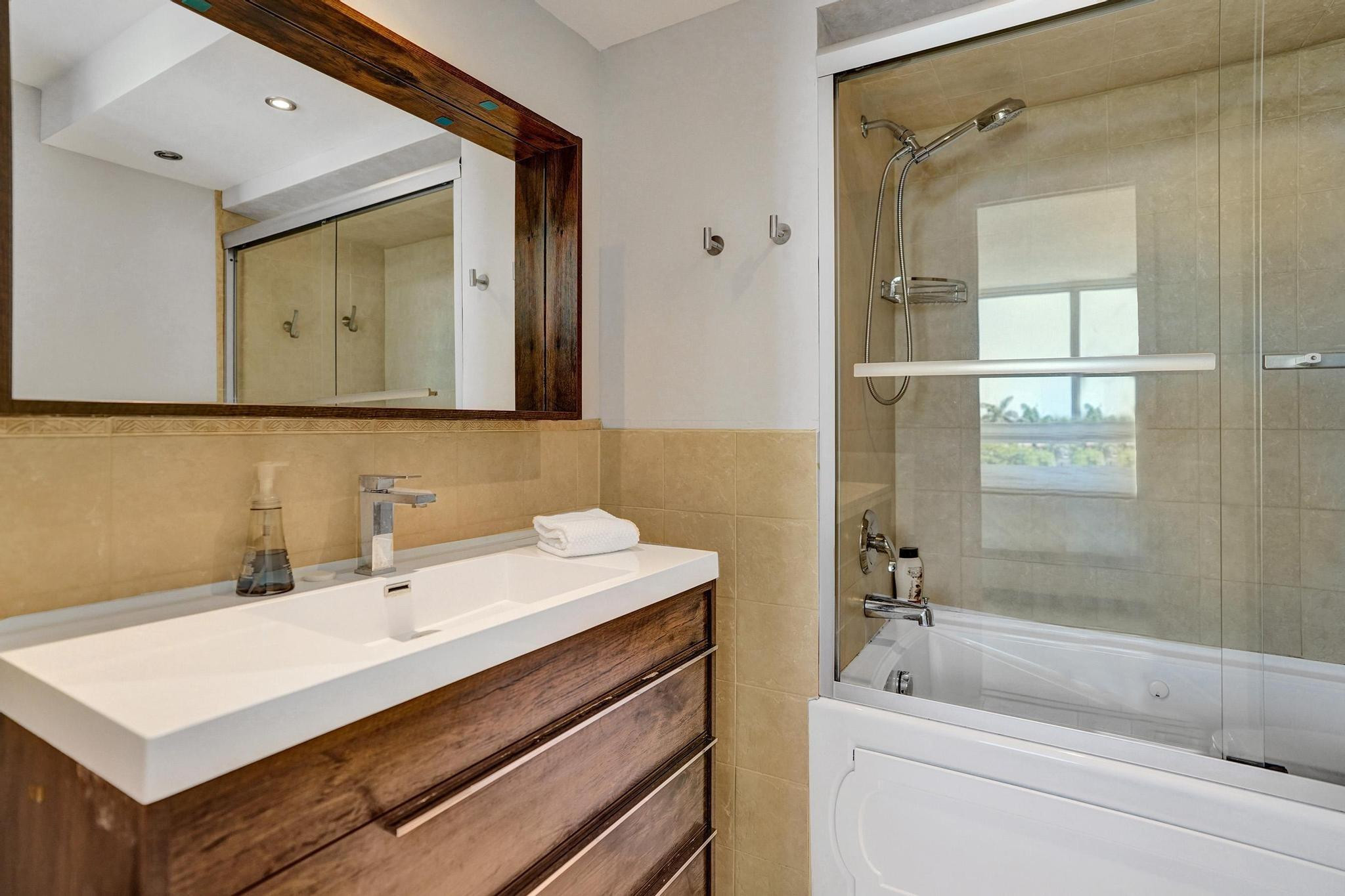 2715 N Ocean Boulevard 6c Property Photo 23