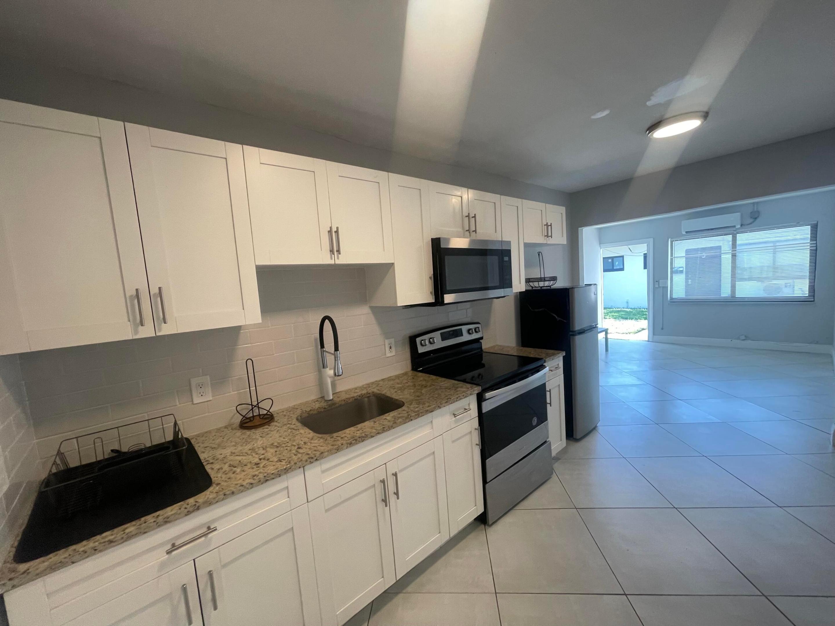 841 Nw 5th Avenue 3 Property Photo 1