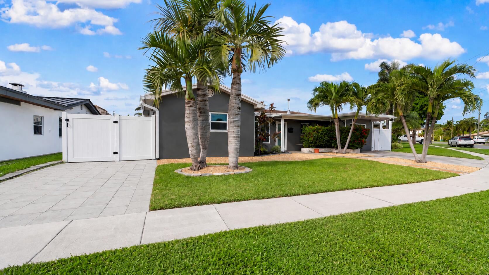 935 Nautilus Isle Property Photo 3