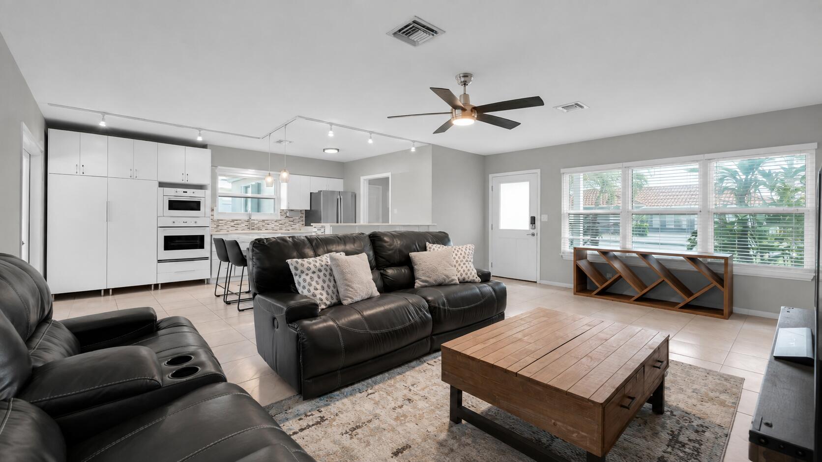 935 Nautilus Isle Property Photo 4
