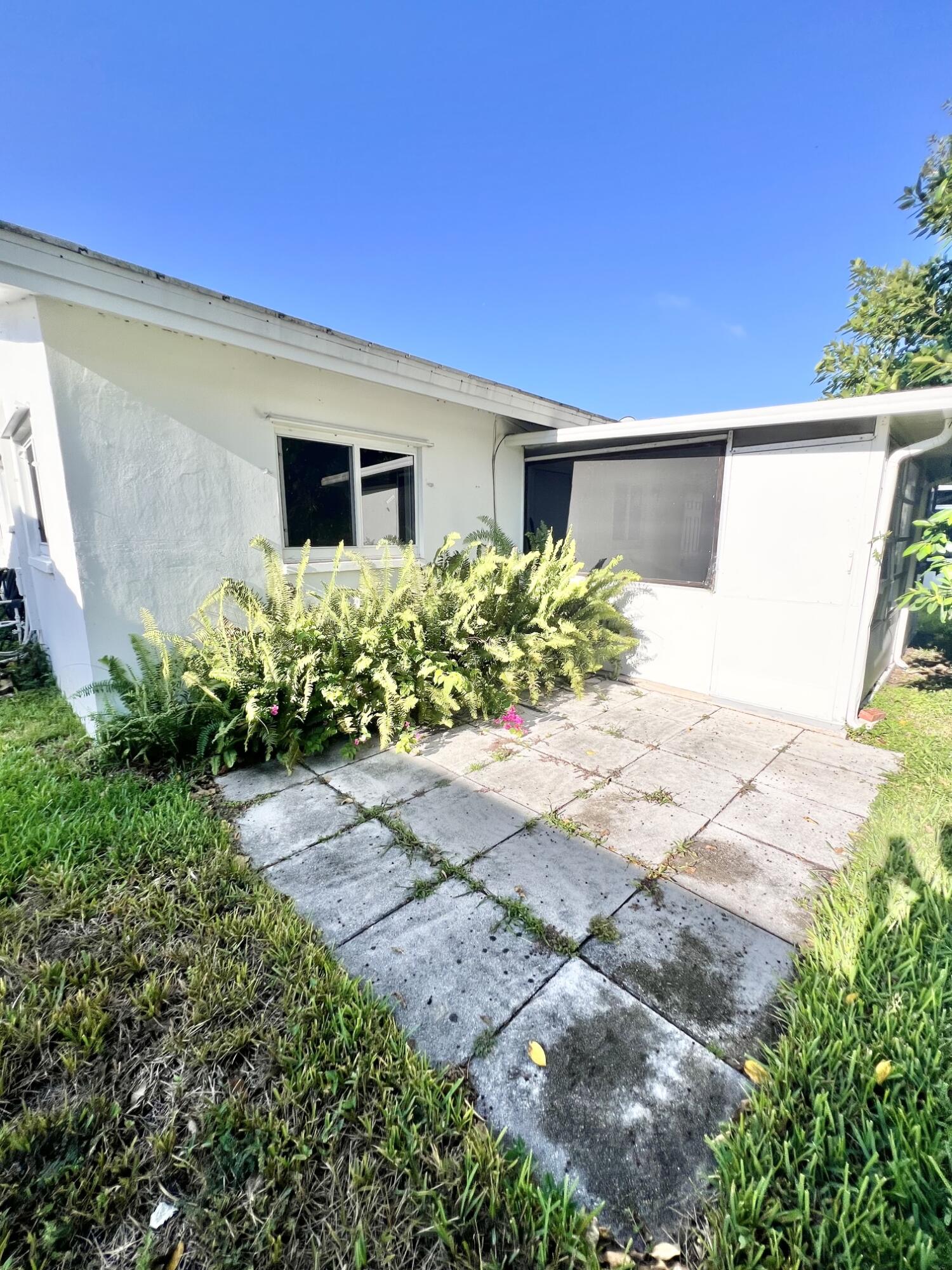 6711 Nw 72nd Street Property Photo 3