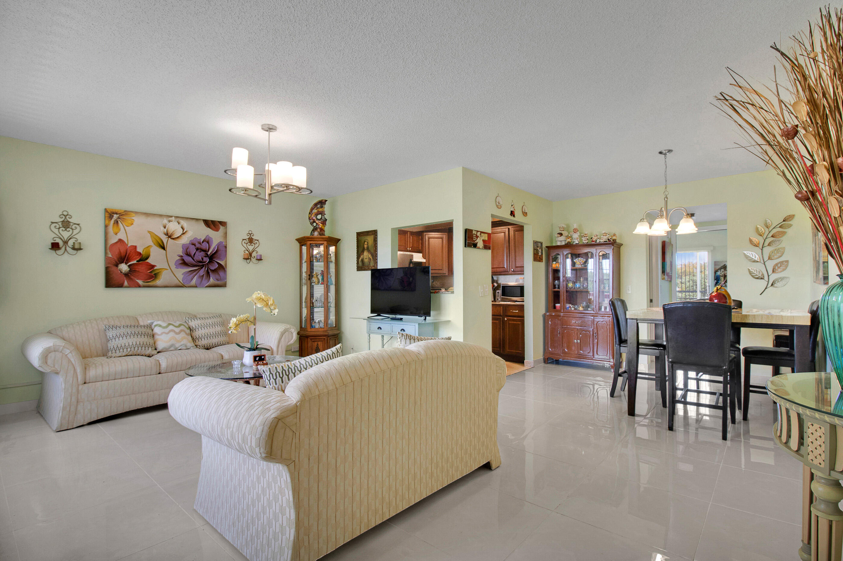 412 Brighton J Property Photo 3