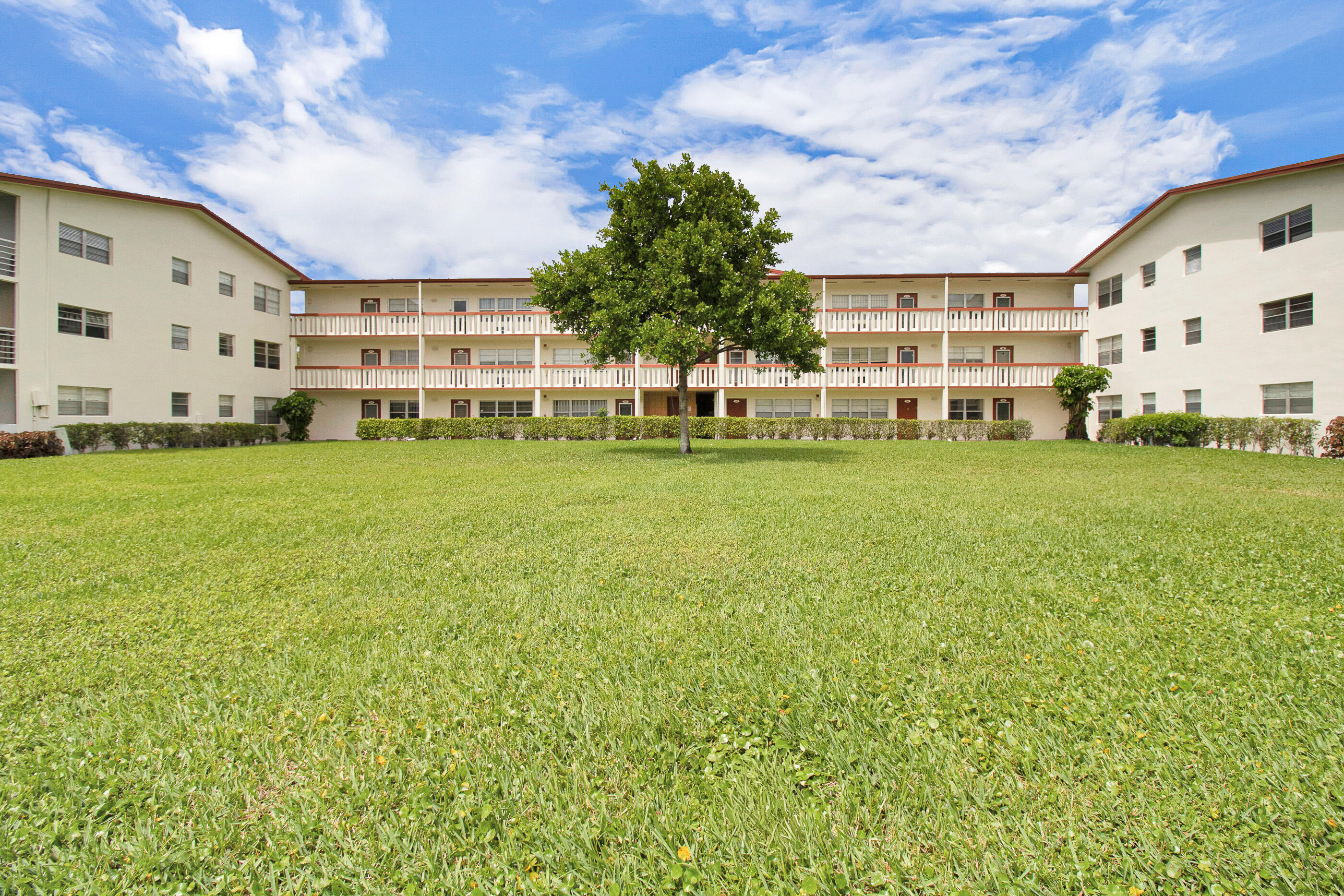 412 Brighton J Property Photo 4