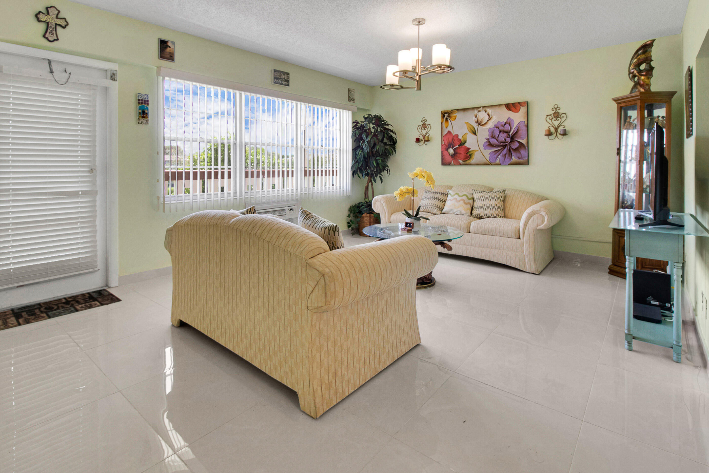 412 Brighton J Property Photo 5