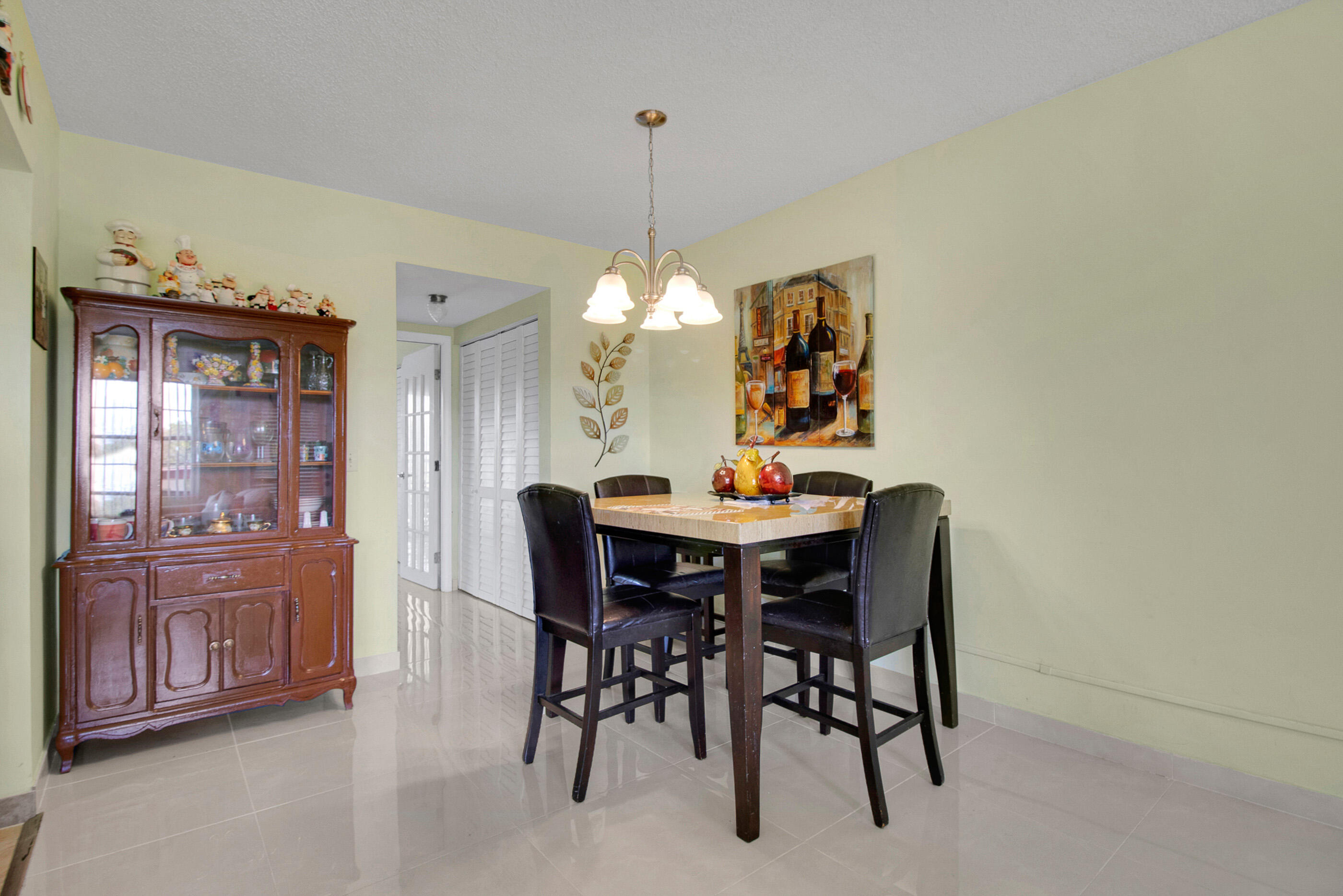 412 Brighton J Property Photo 6