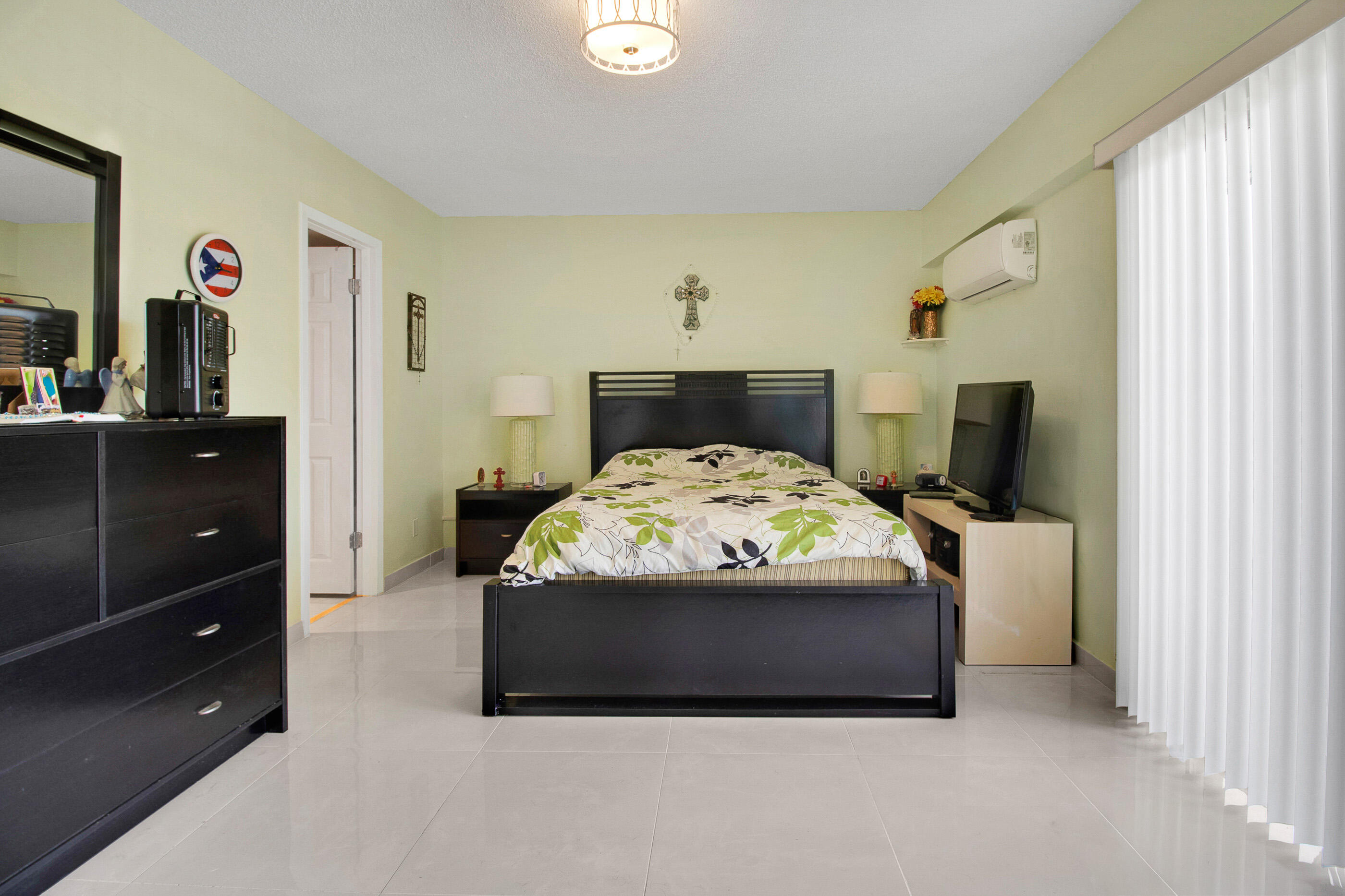 412 Brighton J Property Photo 9