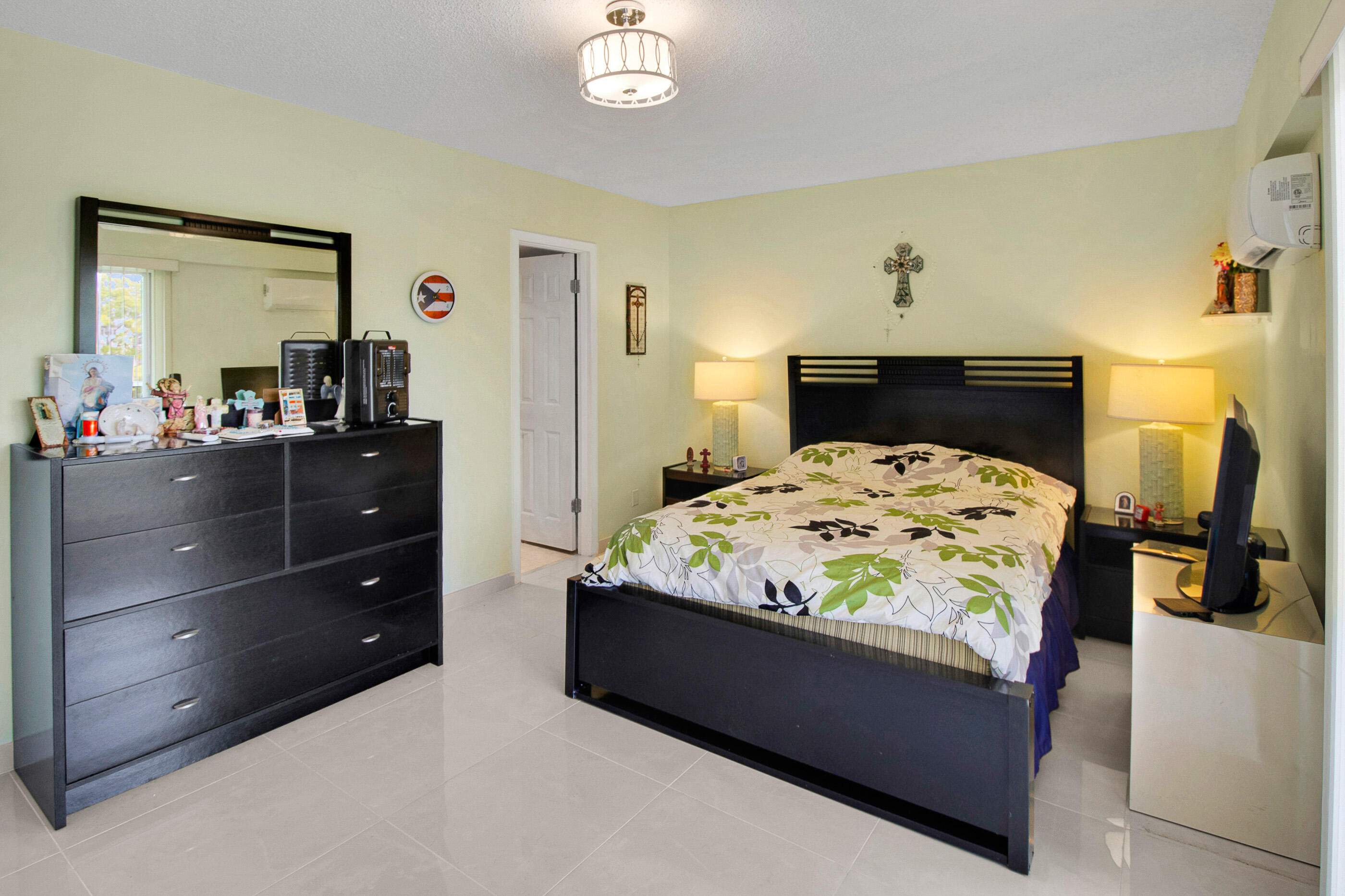 412 Brighton J Property Photo 10