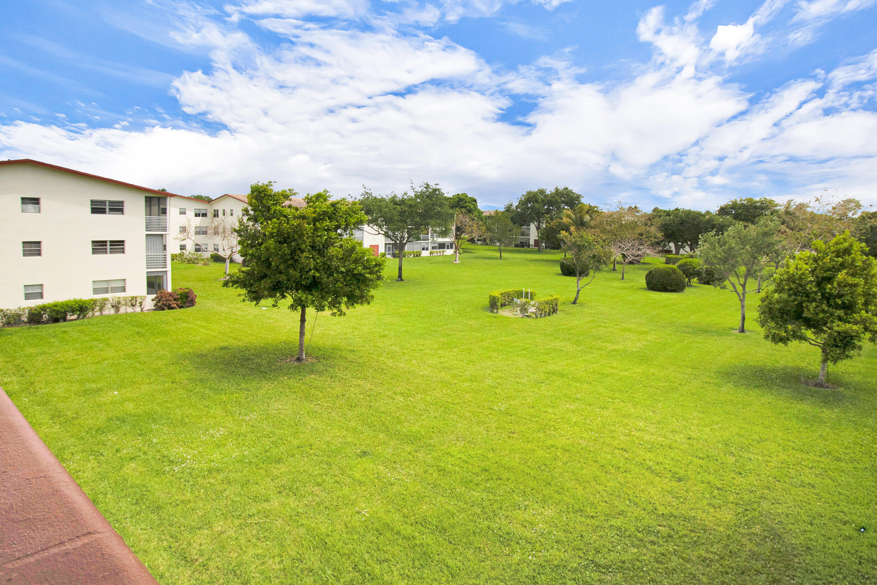 412 Brighton J Property Photo 17
