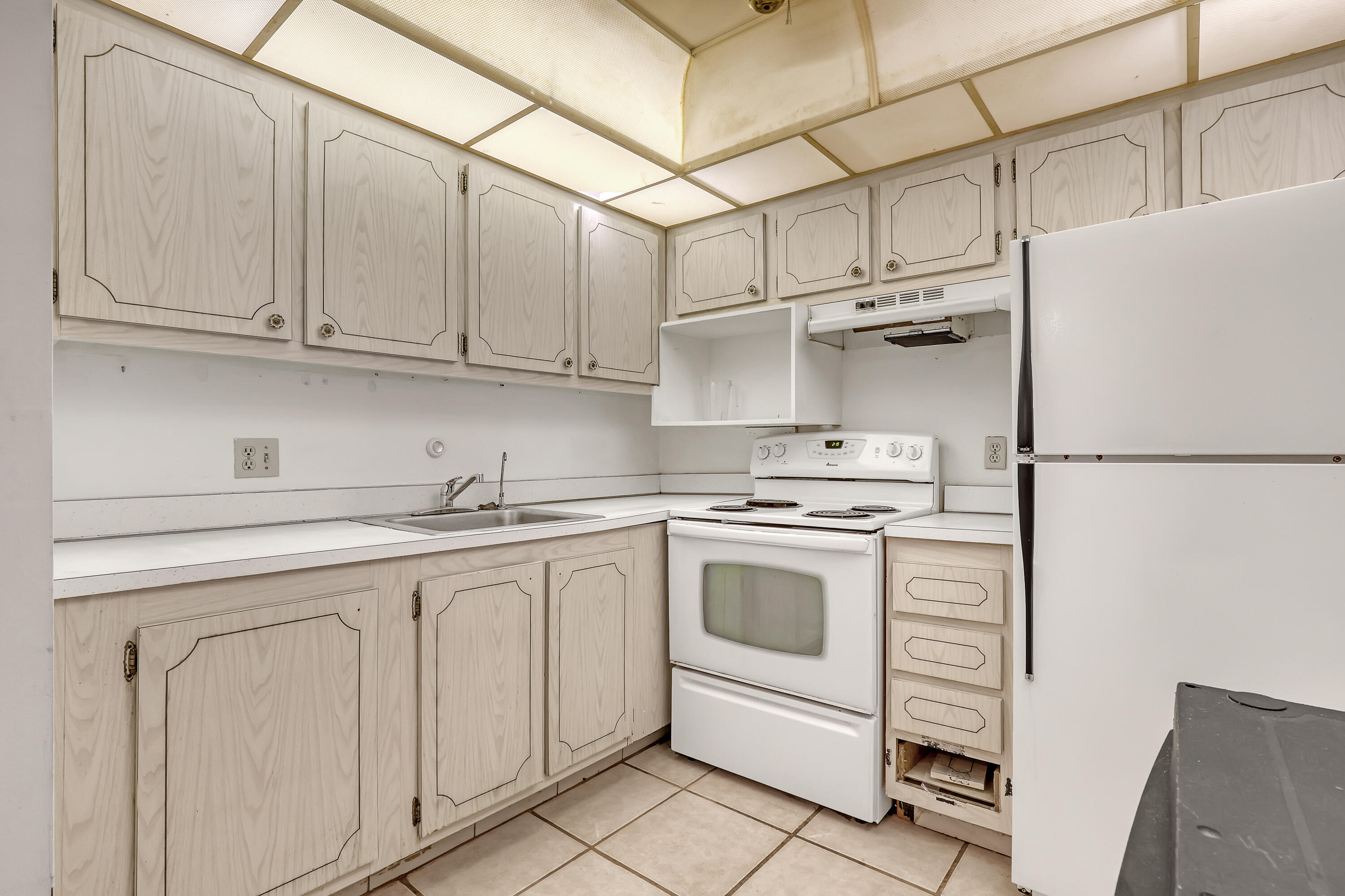 400 Village Green Circle W 117 Property Photo 7