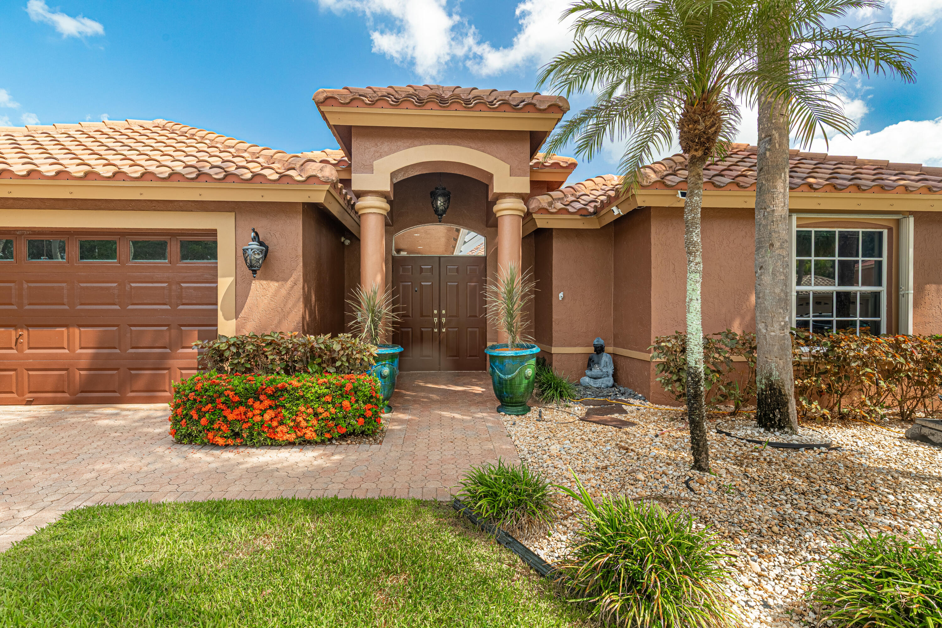 10599 Saint Thomas Drive Property Photo 4