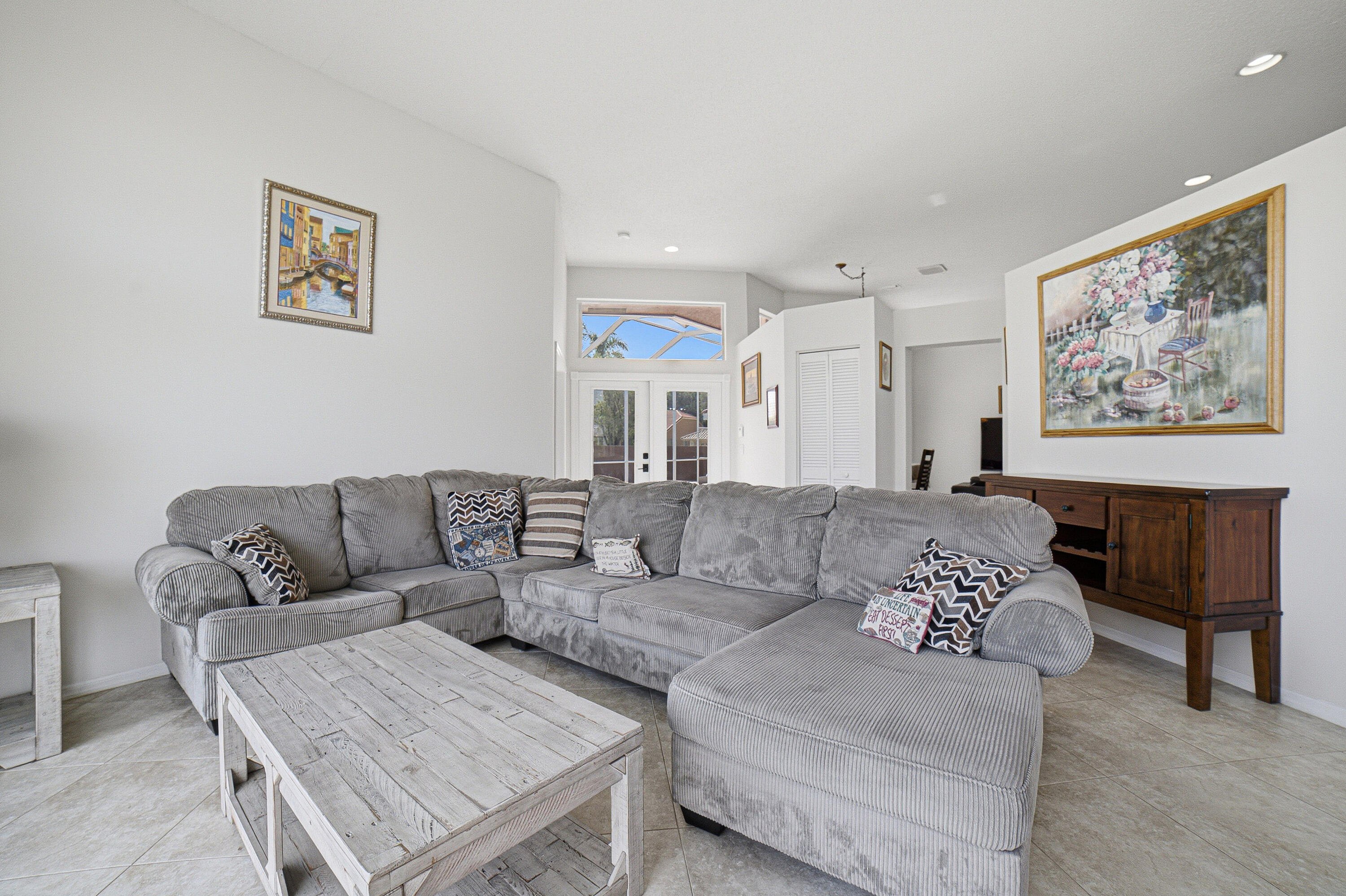 10599 Saint Thomas Drive Property Photo 13
