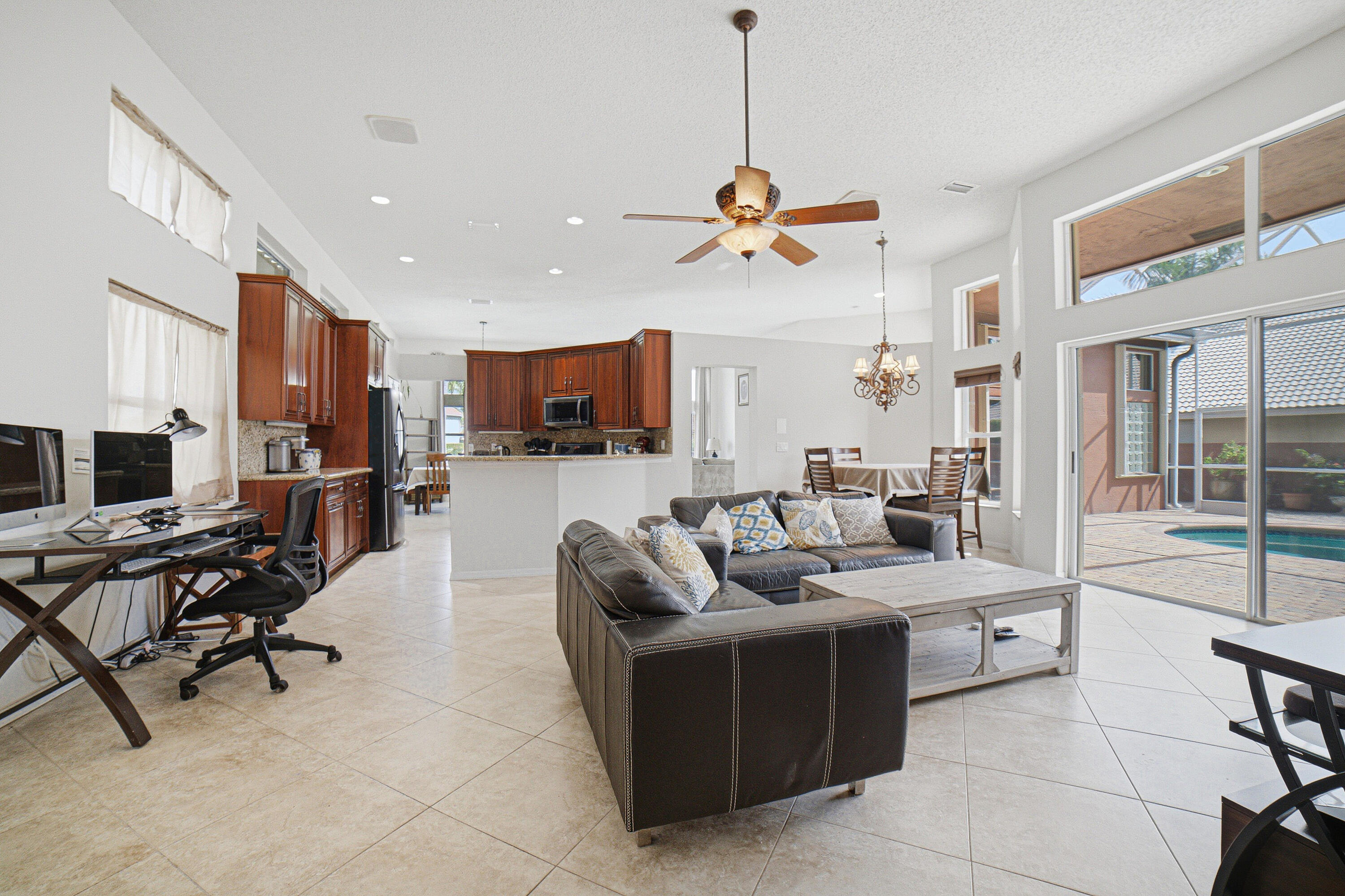 10599 Saint Thomas Drive Property Photo 14