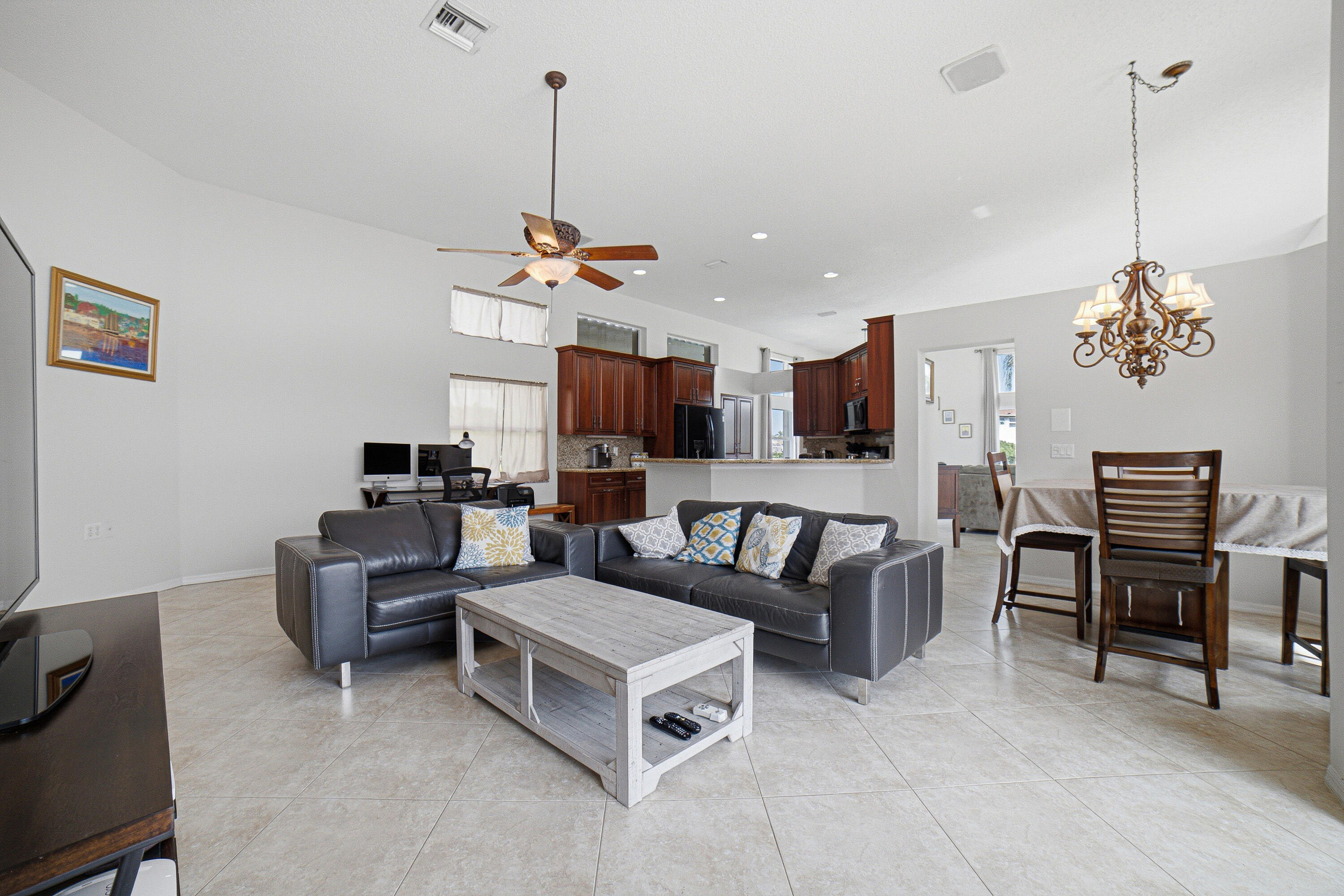10599 Saint Thomas Drive Property Photo 15