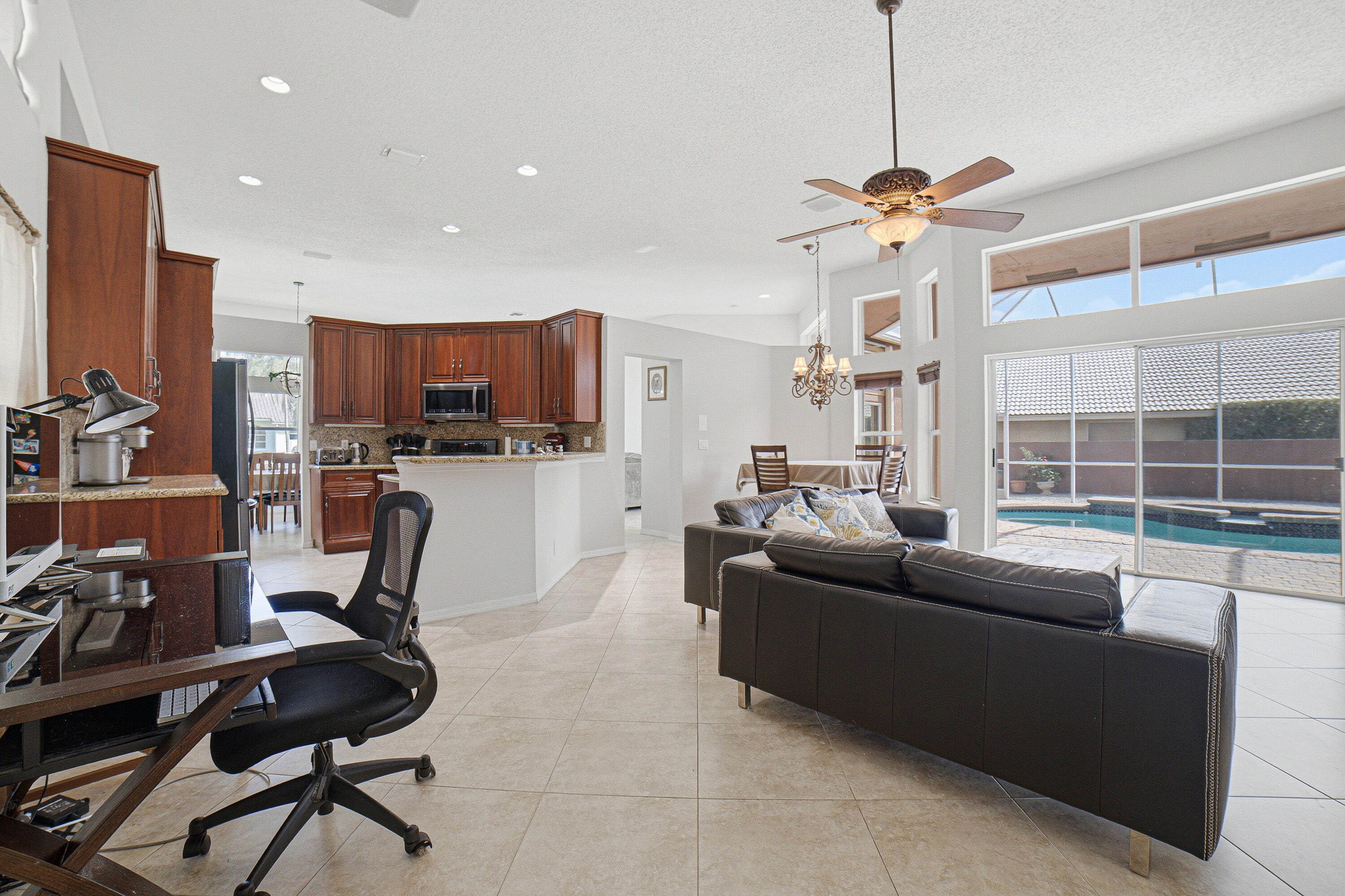 10599 Saint Thomas Drive Property Photo 16