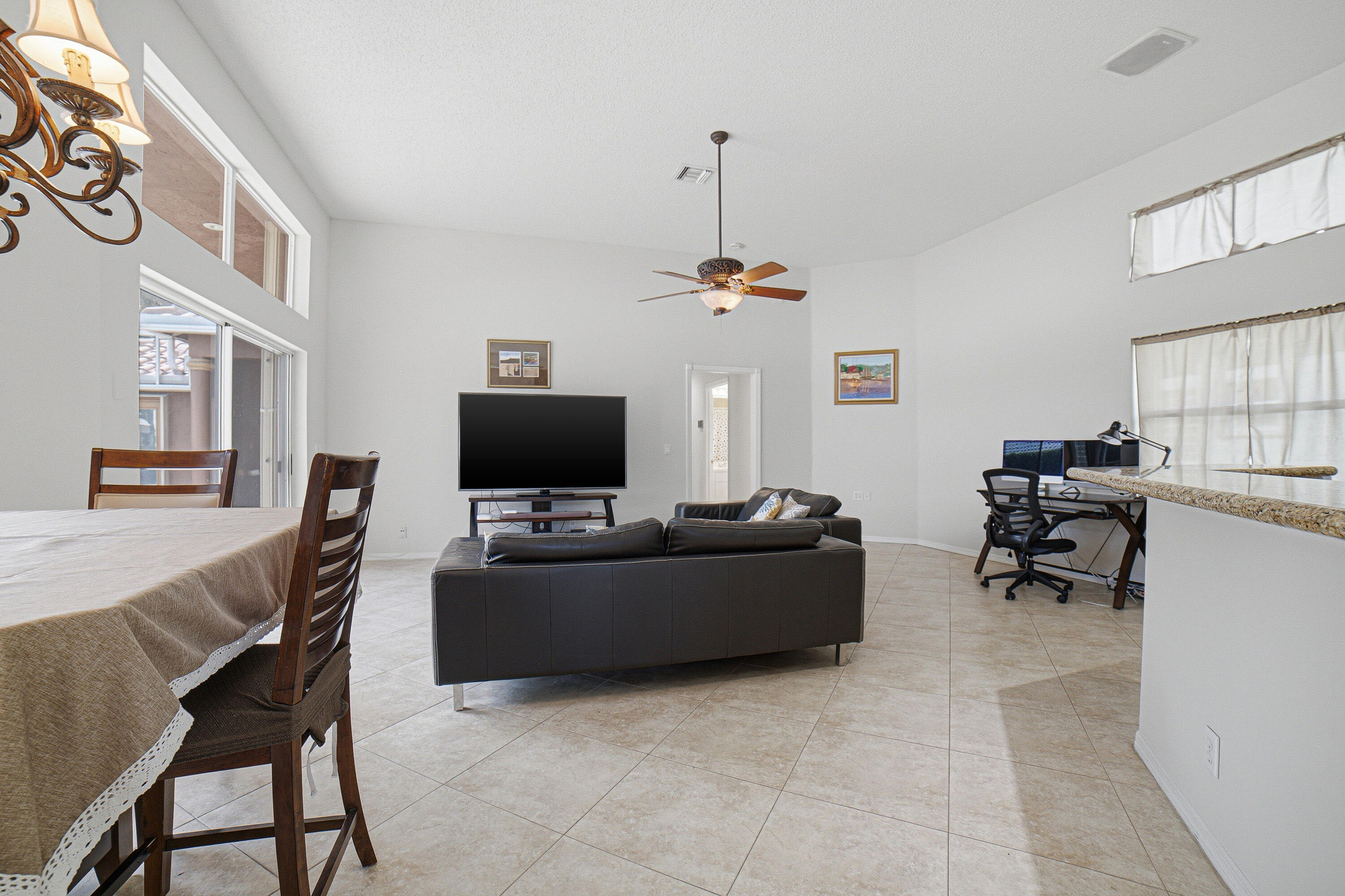 10599 Saint Thomas Drive Property Photo 17