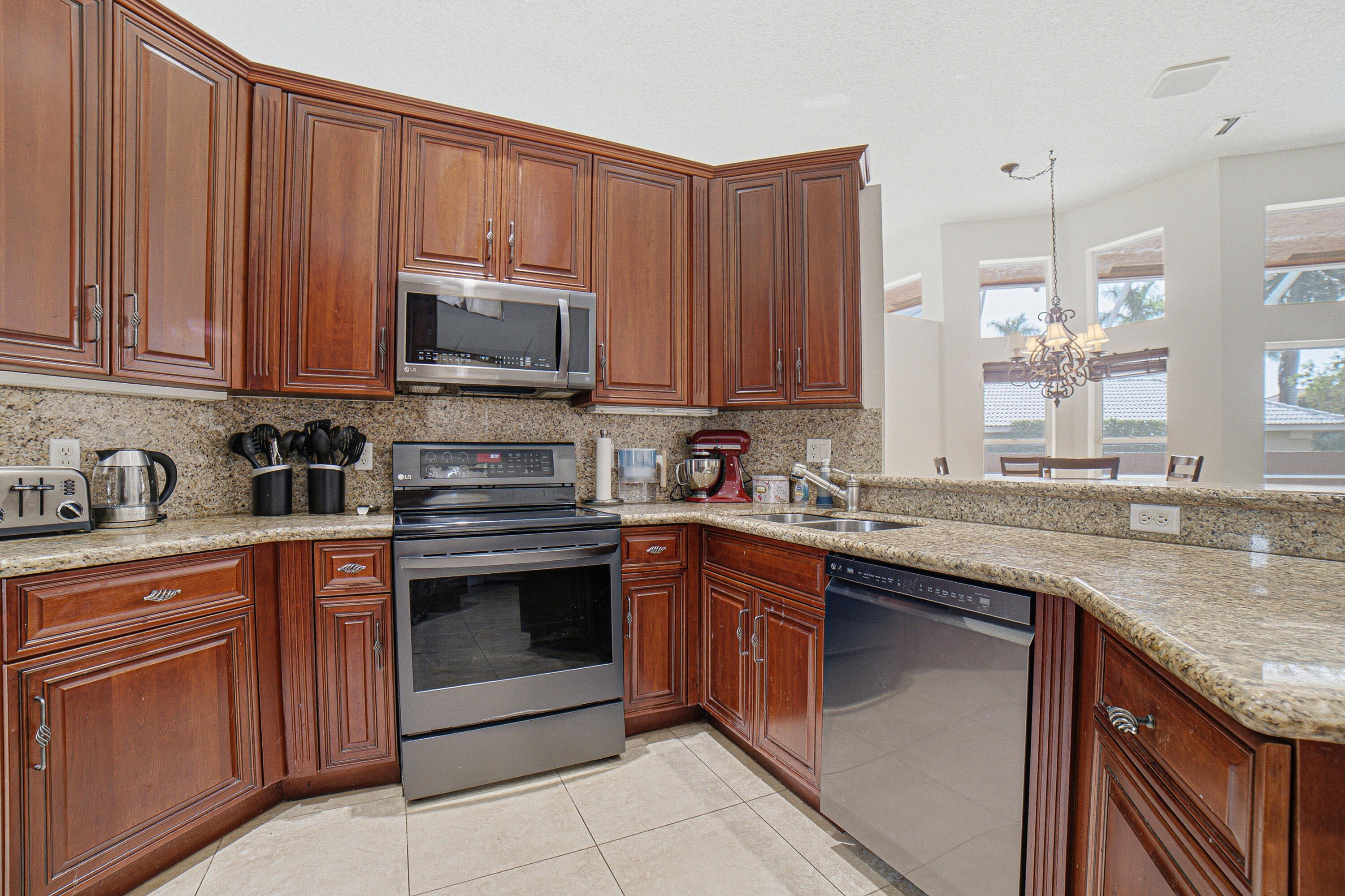 10599 Saint Thomas Drive Property Photo 20