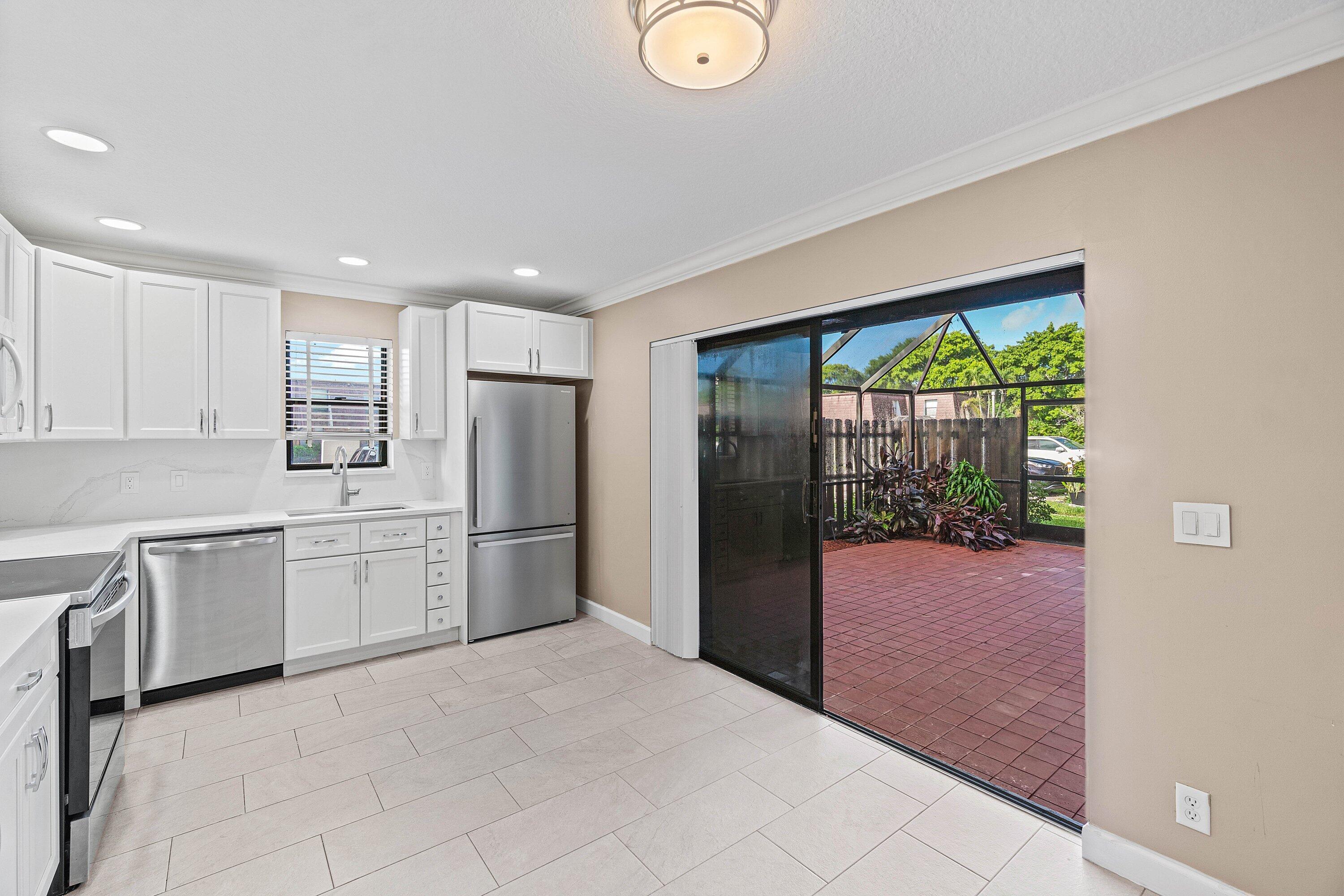 7754 Courtyard Run W Property Photo 3