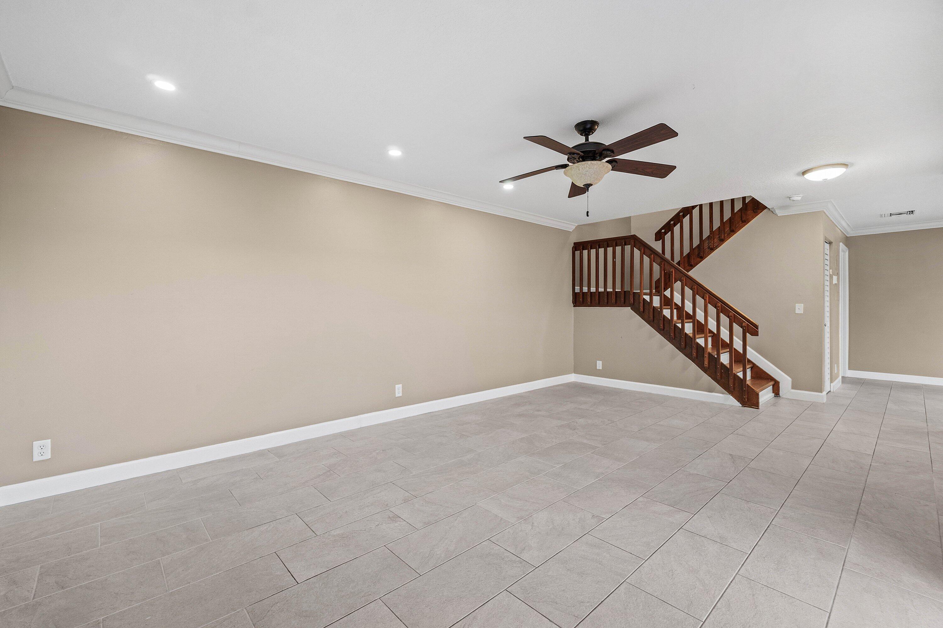 7754 Courtyard Run W Property Photo 8