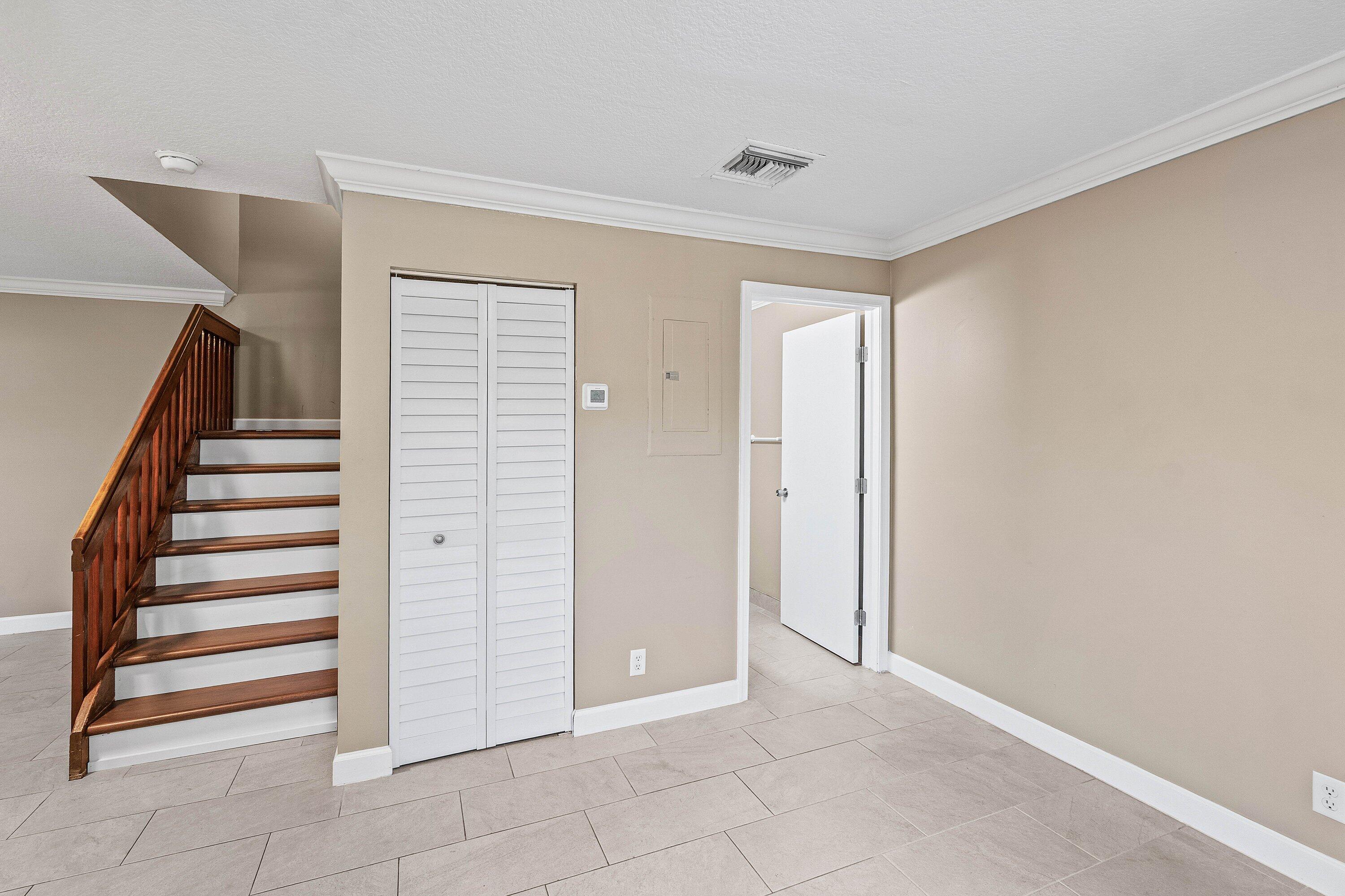 7754 Courtyard Run W Property Photo 14