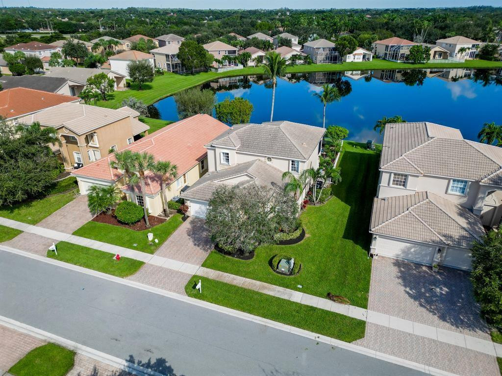 8343 Genova Way Property Photo 4