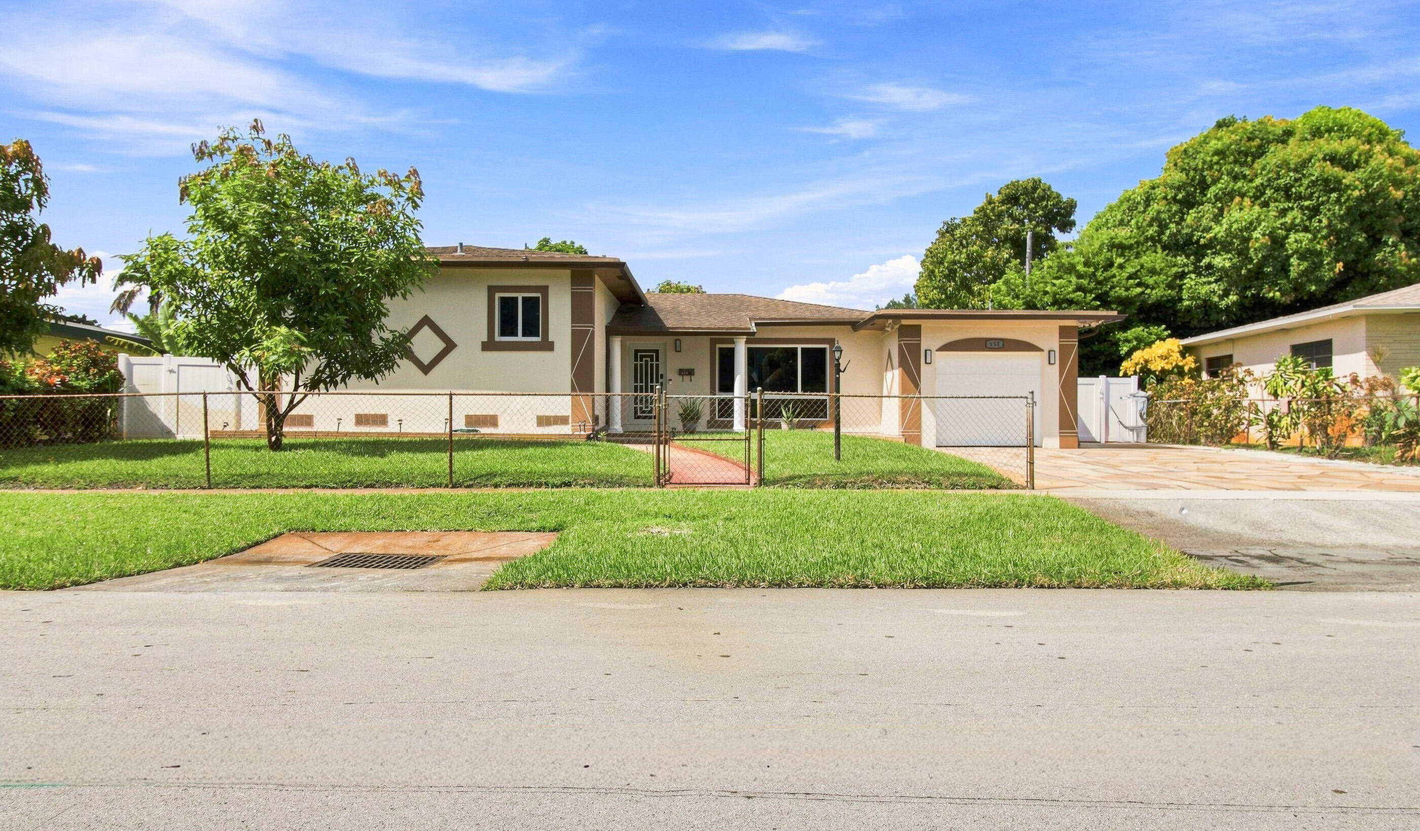 655 W Melrose Circle Property Photo 1