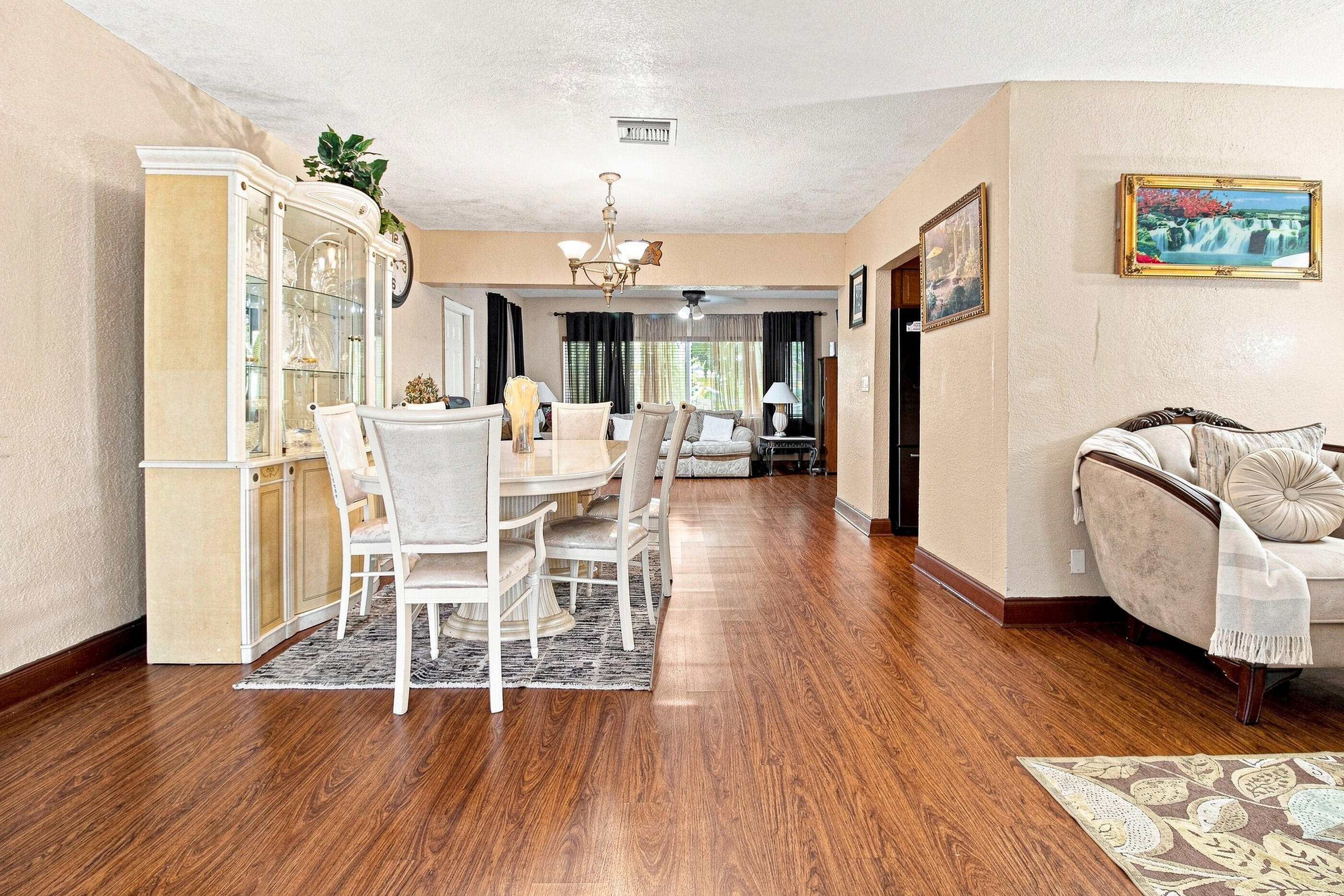 655 W Melrose Circle Property Photo 4