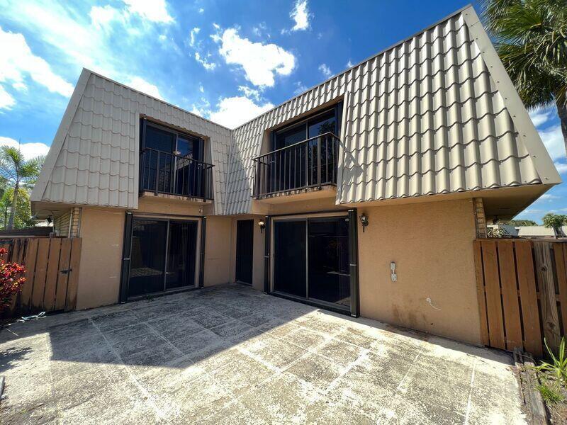 5714 57th Way Property Photo 2