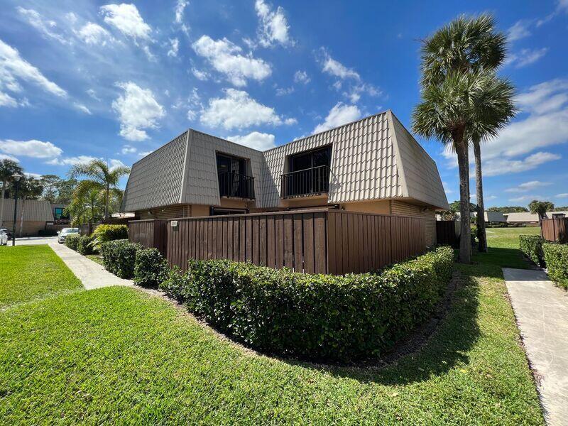 5714 57th Way Property Photo 4