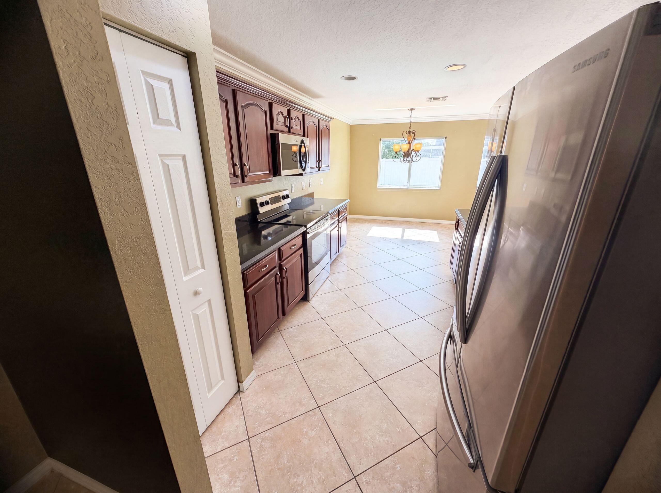 2883 Sw Cape Breton Drive Property Photo 2