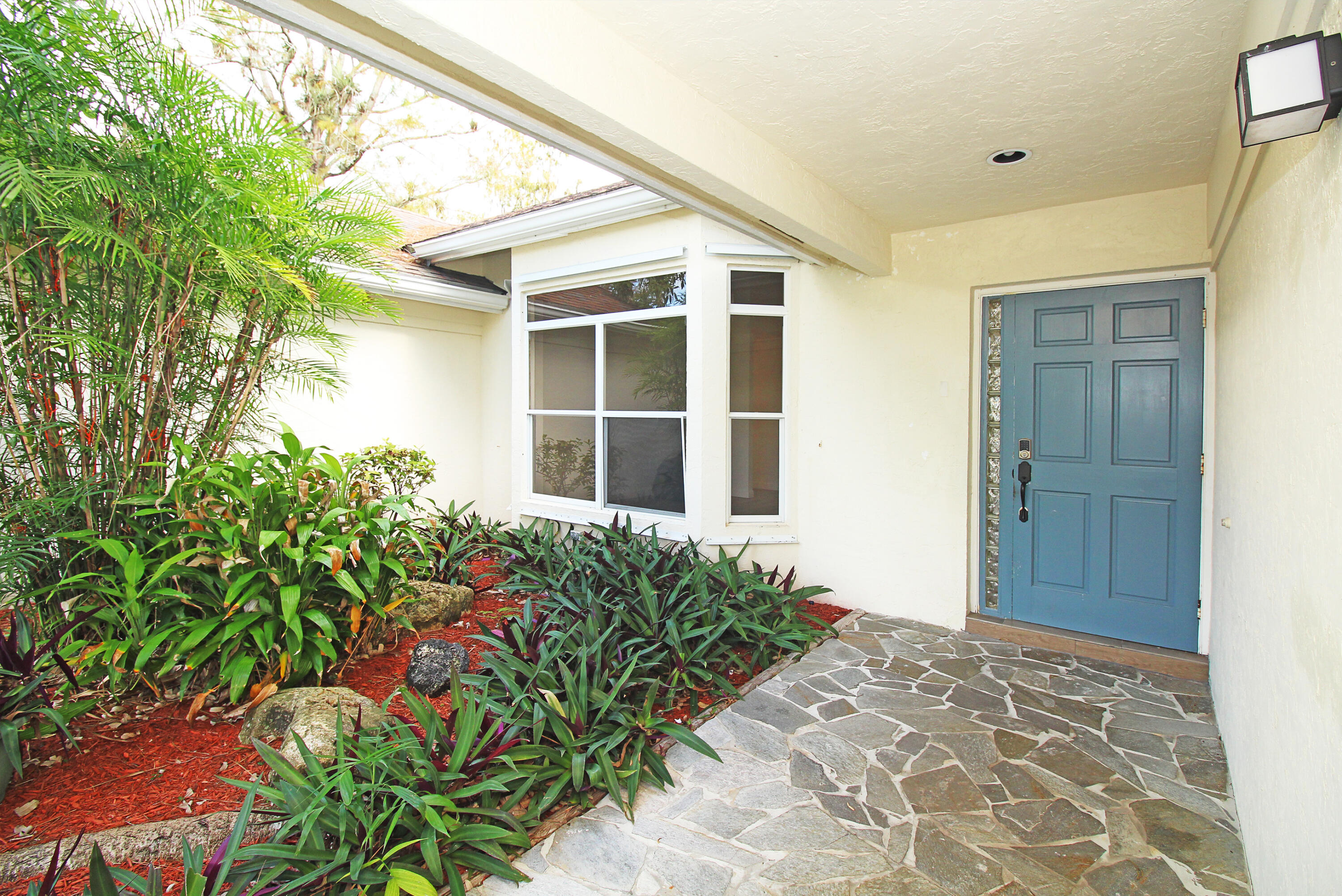 896 Rose Court Property Photo 4