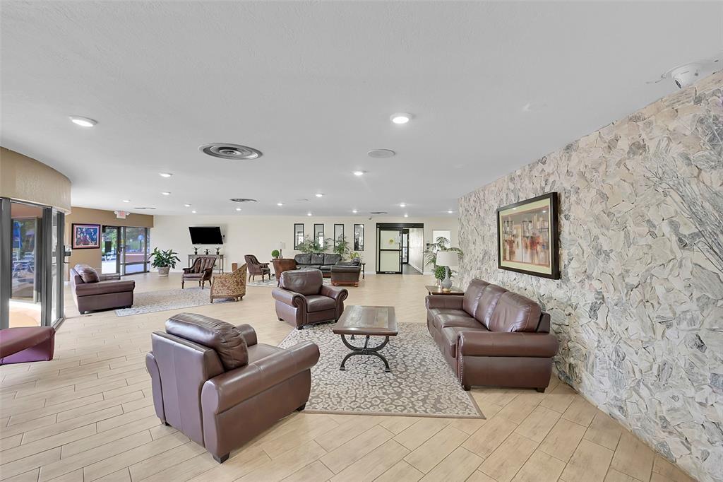 9801 Sunrise Lakes Boulevard 208 Property Photo 4